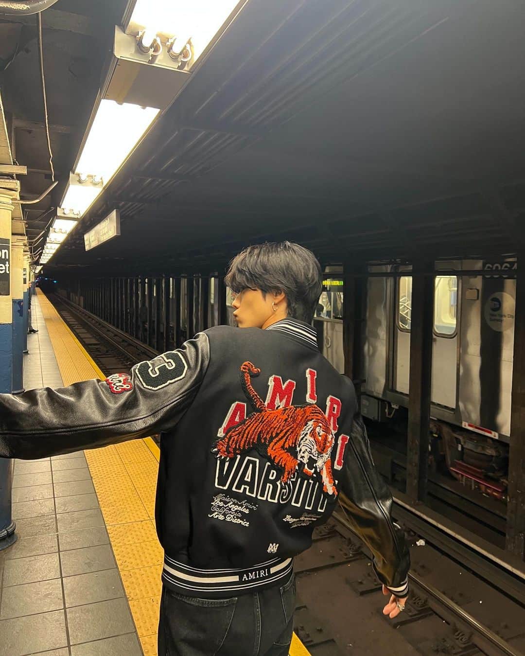 やまとさんのインスタグラム写真 - (やまとInstagram)「❤️🖤🃏  Jacket: @amiri  Denim: @forsomeone_official  Sneaker: @rickowensonline」11月11日 19時37分 - com.yamato