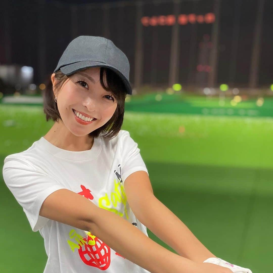 小尾渚沙さんのインスタグラム写真 - (小尾渚沙Instagram)「先日の夜練⛳️❤️  この時は半袖で練習できたのに、なんだか急に冷えてきましたね😭😭😭💦 皆様風邪引かないようにご自愛ください💕  練習の帰りに美味しい家系ラーメン食べました〜❤️ たくさん練習頑張ったご褒美に、ライス付きで😝笑 . . #スワイプしてね 👉 #家系ラーメン #ほうれん草増し  #ゴルフコーデ #ロッテ葛西 #打ちっぱなし #ゴルフ女子  #スイング動画 #ゴルフ上手くなりたい #ゴルフ #golf  #フリーアナウンサー #小尾渚沙」11月11日 19時29分 - obi_nagisa