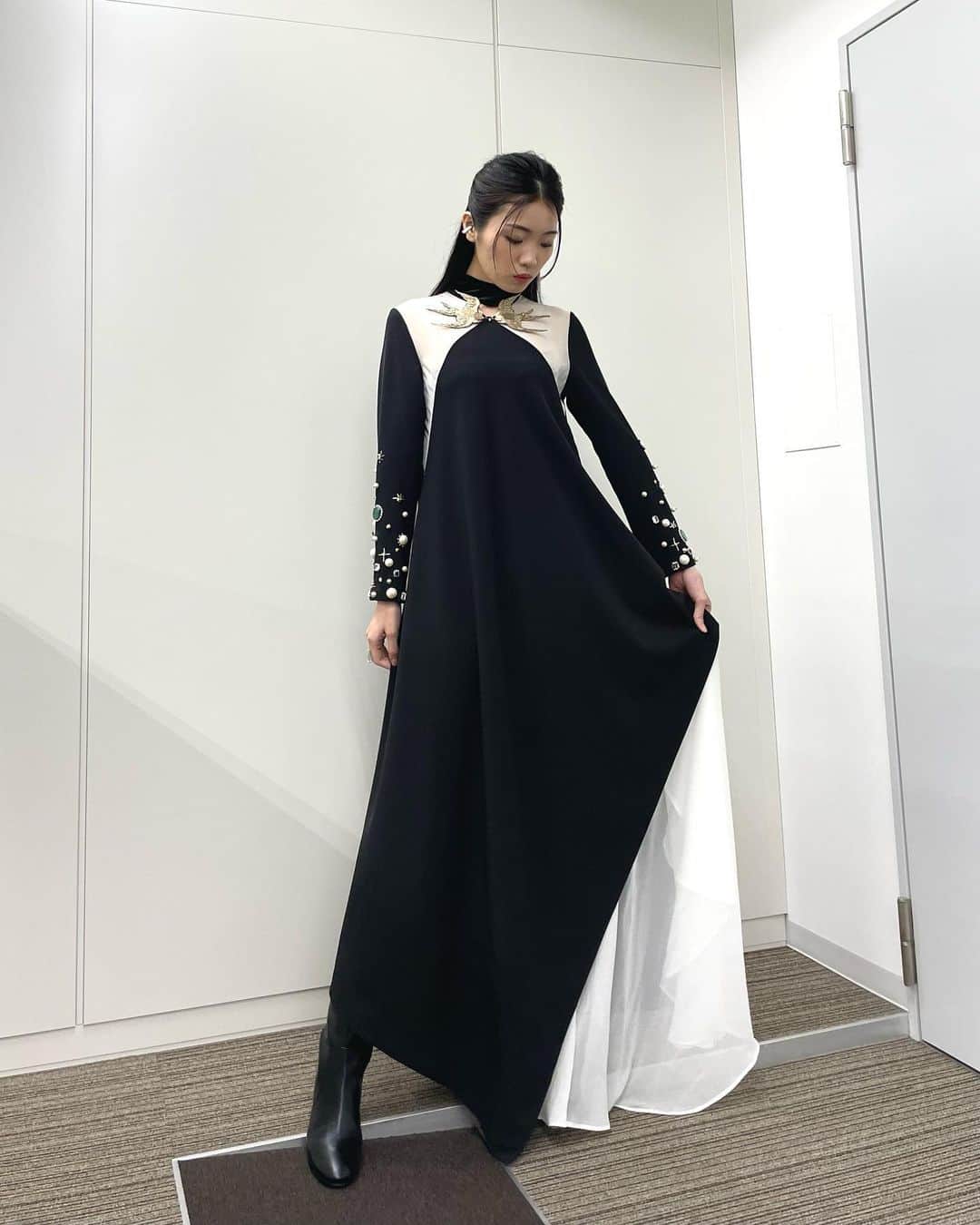 東野絢香さんのインスタグラム写真 - (東野絢香Instagram)「本日、映画「正欲」公開記念舞台挨拶でした！  この映画を皆さんに届けられるという嬉しさで、とても幸せでした。昨日からずっと幸せです。 ひとまず無事に公開出来た事、万感の思いでいっぱいです。  とても優しく、美しい映画です。 命がこもっています。  どうかたくさんの方に観て頂けるよう、心から願っています。是非、映画館に足を運んで頂きたいです。  よろしくお願い致します。  stylist♡ @uraara126  dress @maisonfuruta accessory @e.m.__official shoes @ginza_washington  #正欲  #映画正欲」11月11日 19時30分 - aya_kirin