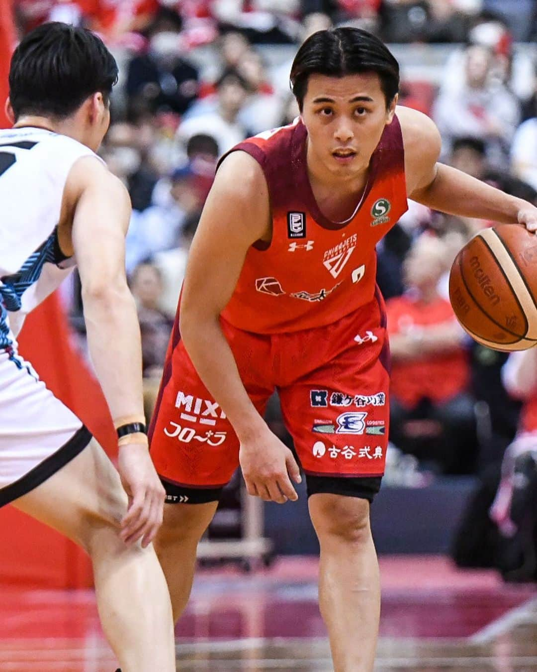 千葉ジェッツのインスタグラム：「試合風景📸  B.LEAGUE2023-24 vs.佐賀 🏀試合終了🏀 千葉J 76-95 佐賀  #気持ちを切り替えて #明日こそ #勝利を掴もう #chibajets #Bリーグ #千葉ジェッツ #バスケ #basketball #portrait  #photograph #ジェッツ写真部 #レンズ越しの世界 #応炎 #ありがとうございました」