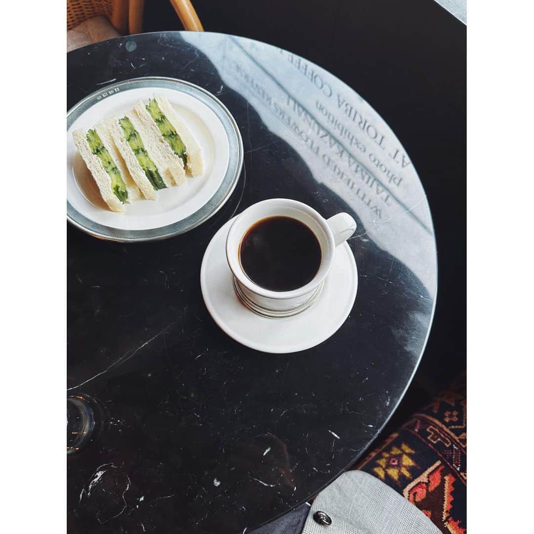 陣内勇人のインスタグラム：「. vegan cucumber sandwich & coffee  @toriba_coffee_kyoto  珈琲もサンドイッチも居心地も 満足感。 #禅の内ハヤトと行く京都いい旅夢気分ツアー」