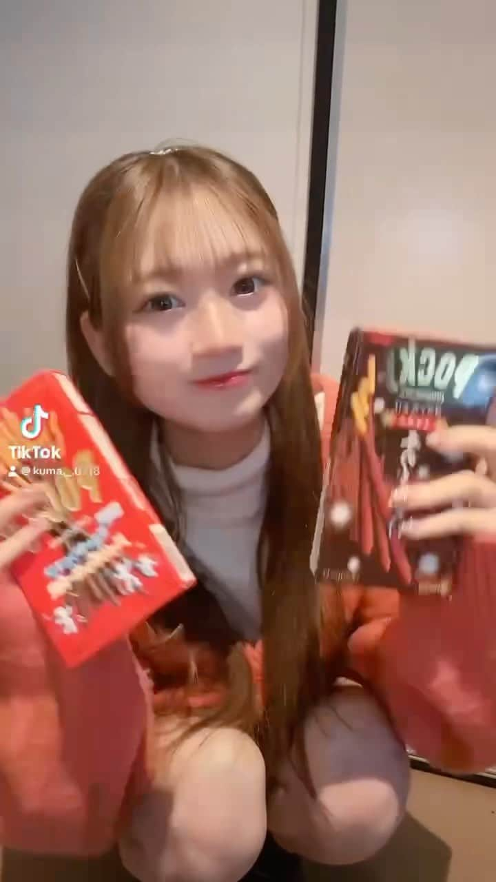 冨永真姫のインスタグラム：「ポッキーの日🍫 みんなは何のポッキーが好き？？ 冬のくちどけ美味しかった🤎  #pocky #ポッキーの日  #11月11日はポッキーの日  #シブサン #shibu3project #グリーンクラス #アイドル #tiktok #動画 #冬のくちどけ #fyp  #jkブランド #jk #fjk #高1」