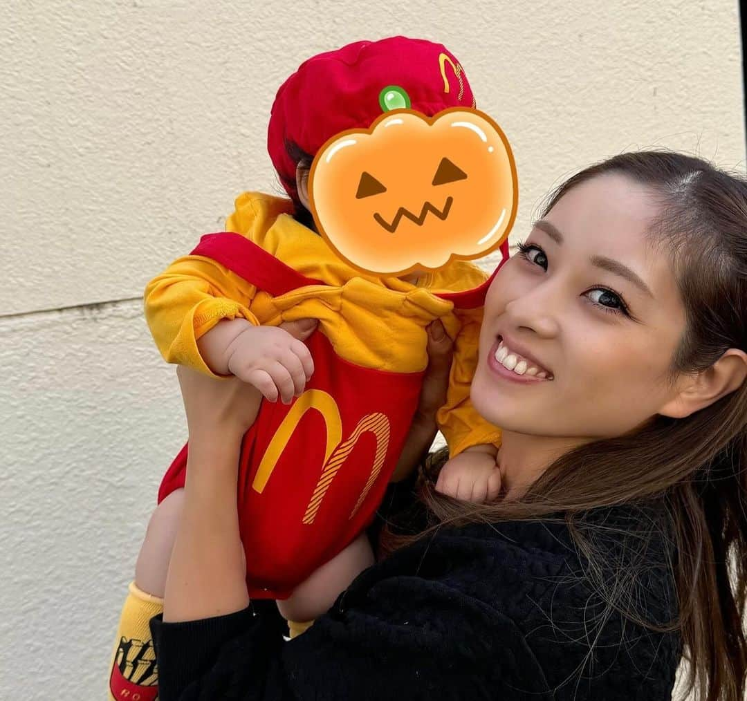 野田彩加さんのインスタグラム写真 - (野田彩加Instagram)「Halloween2023🎃👻  今年は🍟🍟 自分たちはドナルド頼んでたのにHalloween partyの翌日に届くという😇 マックfamilyやりたかった🍟  #Halloween #halloweenparty  #1sthalloween  #月日経つの早過ぎて #今頃投稿」11月11日 19時40分 - aya.205