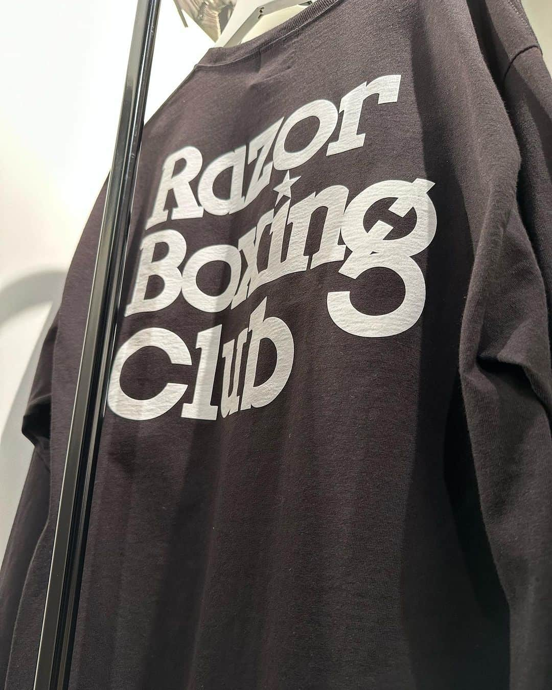 粟生隆寛さんのインスタグラム写真 - (粟生隆寛Instagram)「RAZOR BOXING CLUB  2023.11.10-12 11:00-20:00  渋谷区神宮前1-21-4  @razorboxing  @corejewels_lab  @fxxkingrabbits」11月11日 19時41分 - takahiro_aoh