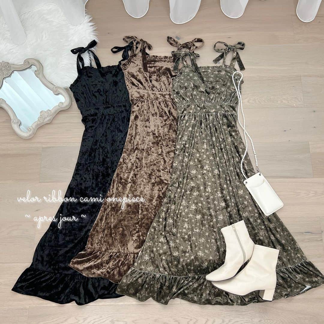 apres jour(アプレジュール) のインスタグラム：「【new arrival🎀】販売中！ ⁡ ◆着回し力抜群な主役級キャミワンピ♪ ⁡ ベロア素材で季節感も取り入れられて、高級感を出してくれるキャミワンピース。  胸元と裾のフリルと、肩紐のリボンがガーリーなポイント♡ 生地をたっぷり使った裾部分はシルエットも綺麗です！ 重たさは感じず、着心地も◎  ファスナーレスで、ウエスト後ろがゴムになっていて着脱も楽ちん！ 肩紐のリボンで長さ調節が可能なので 幅広い体型の方にご着用いただけます♪  ⁡ #ベロアリボンキャミワンピース 商品番号🔎988529 サイズ…F/XL ¥4,595(taxin) ⁡ ⁡ こちらの画像はインスタ用に加工しておりますので、カラーの雰囲気が実際の商品と異なる場合がございます。 商品ページにてカラーのご確認をお願い致します。 ⁡ #ZOZOでしか買えない #アプレジュール #アプレ部」