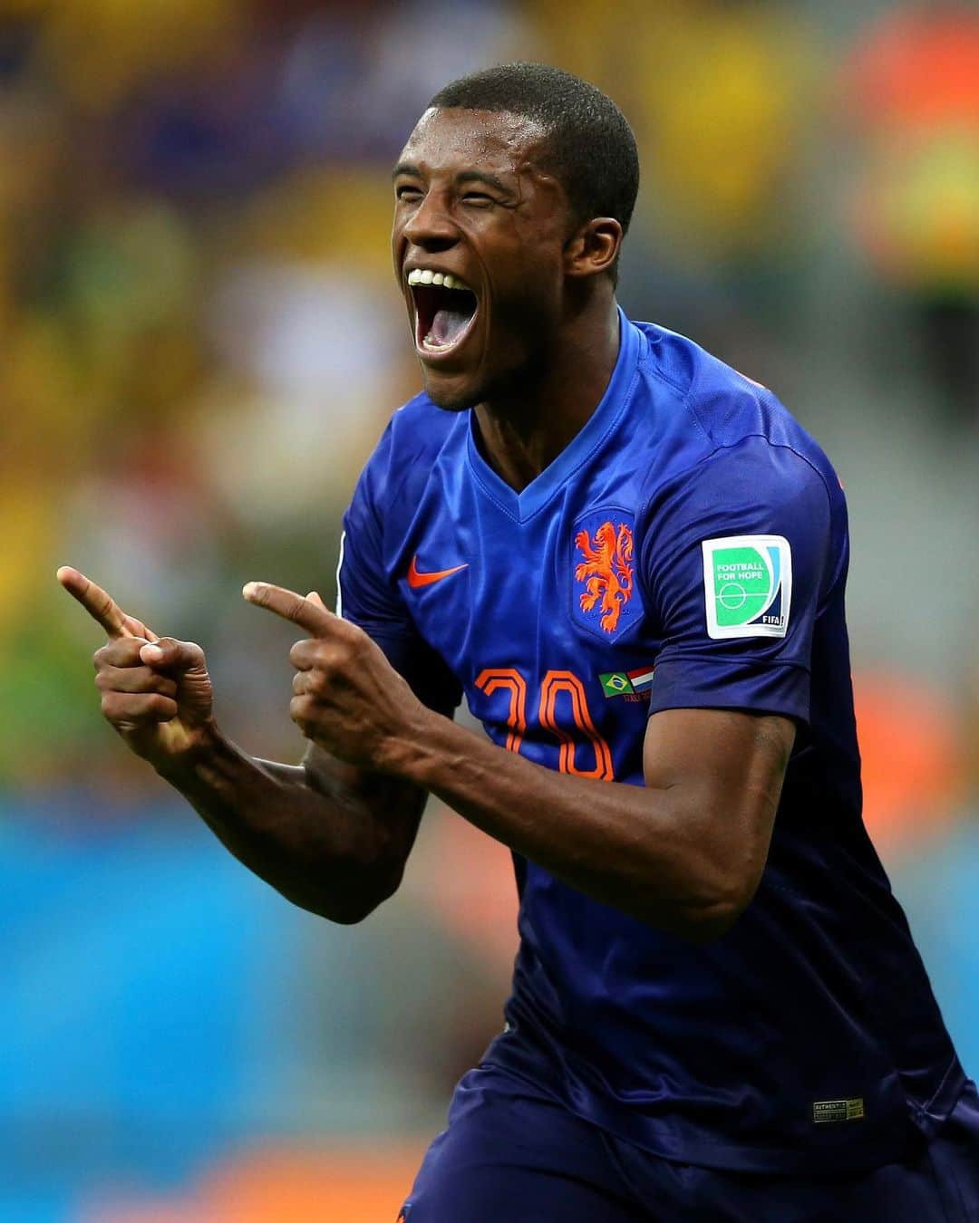 サッカー オランダ代表チームのインスタグラム：「It's Gini's dayyyyy! 🥳 Wishing you a great birthday, @gwijnaldum! 🧡  #NothingLikeOranje」