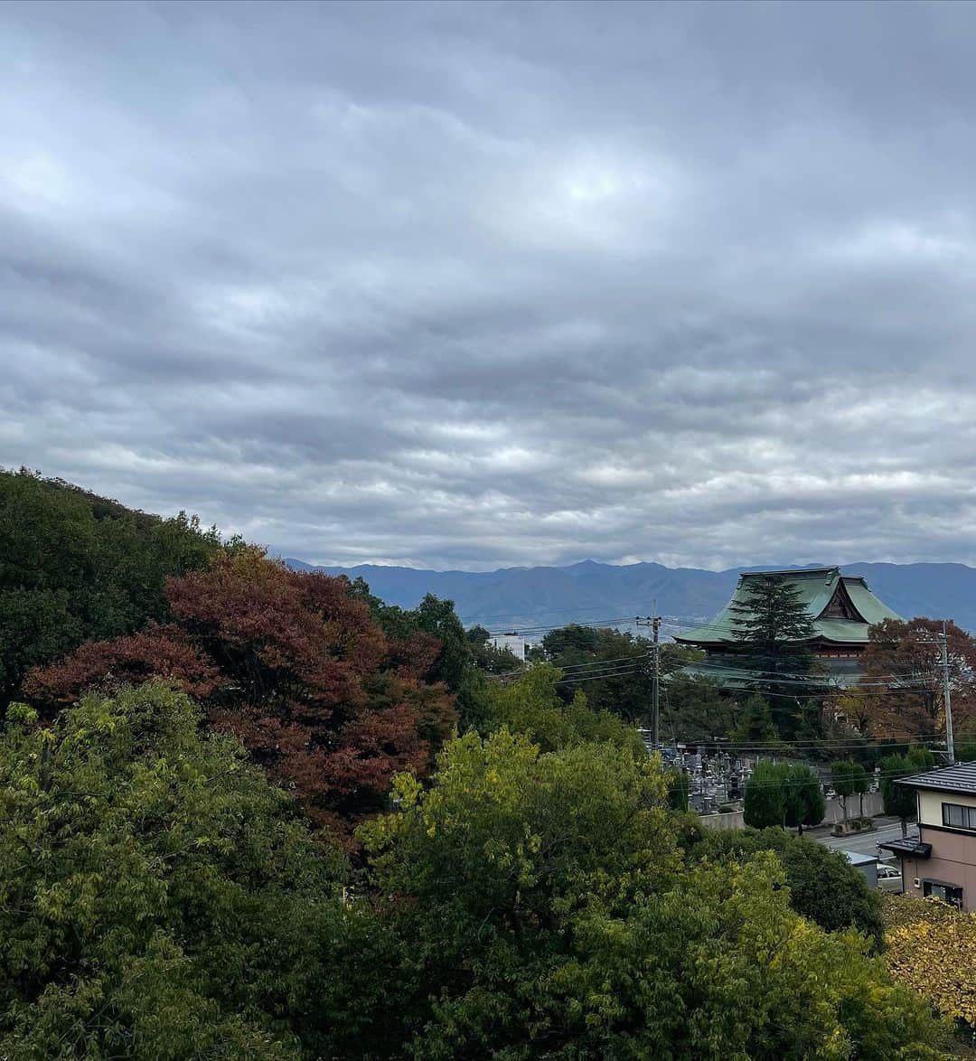 川島章良さんのインスタグラム写真 - (川島章良Instagram)「. . . 山梨県は甲府に講演会で行ってきました。  甲府市小中学校ＰＴＡ連合会の講演会です。  甲府市の小中学校ＰＴＡの連合会のお仕事でした。  学校ではなく山梨県地場産業センタ－かいてらすでおこないました。  全国でも今はなかなかないPTAの連合会だそうです。  すごー。  #甲府市 #甲府市PTA #講演会 #はんにゃ川島」11月11日 19時49分 - hannyakawashima