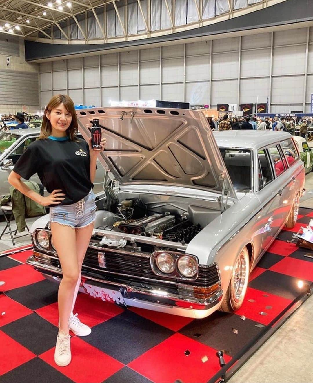 八反美咲さんのインスタグラム写真 - (八反美咲Instagram)「\\2023.12.03(日)// YOKOHAMA  HOT ROD CUSTOM SHOW💘✨  去年に引き続き 今年もcrown unionさんのブース(C42)に 立たせていただくことになりました😍 @crown.union   13〜15時の予定です🥰 楽しみだ〜❤️✨ 写真は去年の\( ˆ ˆ )/✨  ※撮影の場所取り コンパニオンの極度なローアングルでの撮影や部分撮り、 他の方のご迷惑になる行為はおやめください。🙇‍♀️ 当日マナー違反の方がいらっしゃいましたら 注意させて頂きます。🙇‍♀️  #パシフィコ横浜 #ホットロッドカスタムショー #yokohamahotrodcustomshow #旧車 #カスタムカー #カスタムショー」11月11日 19時52分 - misaki_hattan