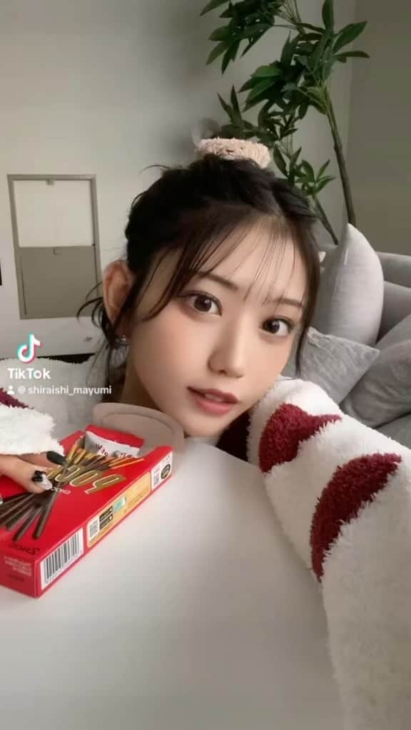 白石まゆみのインスタグラム：「今日はポッキーの日🍫 11/11」