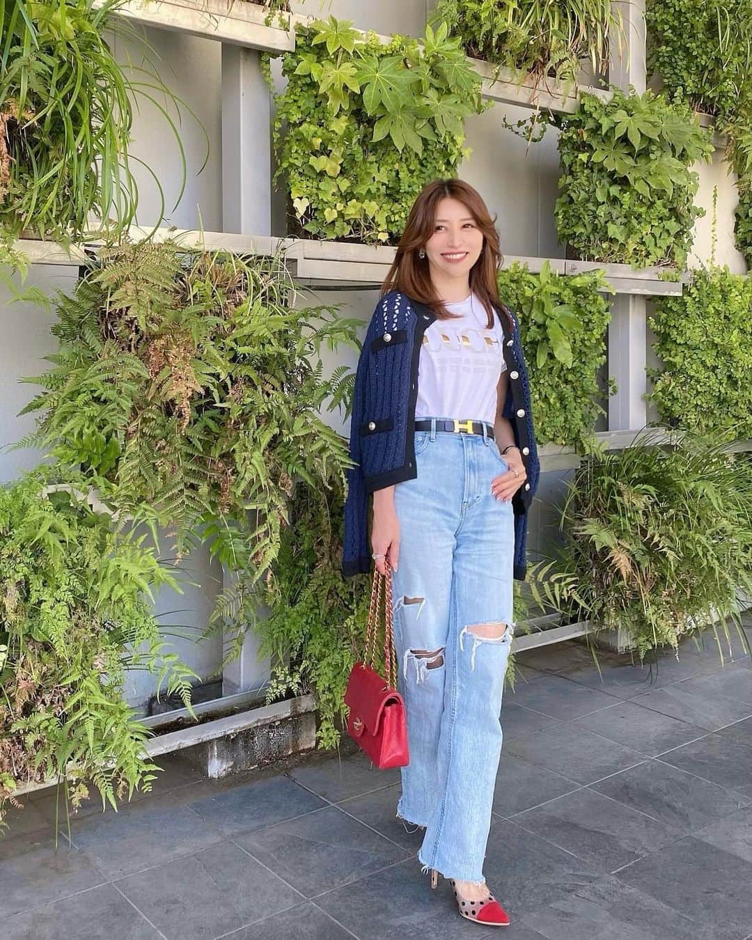 sachi♡さんのインスタグラム写真 - (sachi♡Instagram)「こんばんは🌙  今日は肌寒かったですね💦  これはまだ暖かかった頃のコーデ💙❤️ #時差投稿  ちえちゃん @chieno_wawa と ハンバーグを食べた帰り😁 また美味しいハンバーグ食べたい🤤  #デニムコーデ #ヤヌーク #yanuk #ダメージデニム #OOTD #오오티디 #秋コーデ #きれいめコーデ #低身長コーデ #Sサイズコーデ #150cmコーデ #アラフィフコーデ #アラフォーコーデ #50代コーデ #50代モデル」11月11日 19時58分 - nail_salon_felice04