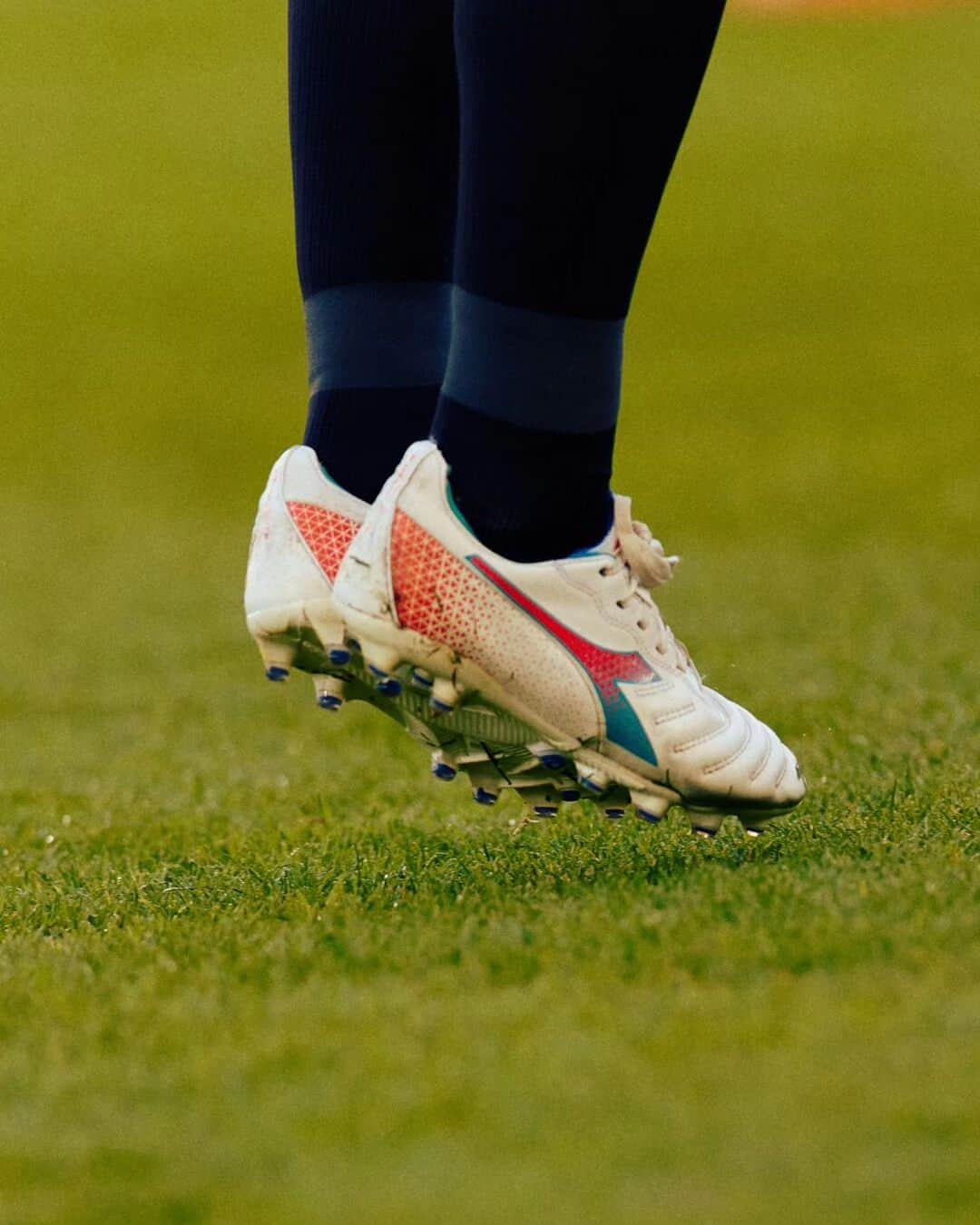 ディアドラのインスタグラム：「The Brasil Elite GR W is a marvel of ultra-soft premium leather engineering. Ideal for your matches on natural grass or compact hard courts.  Explore more in stories and at the link in bio.  #diadora #diadoracalcio」