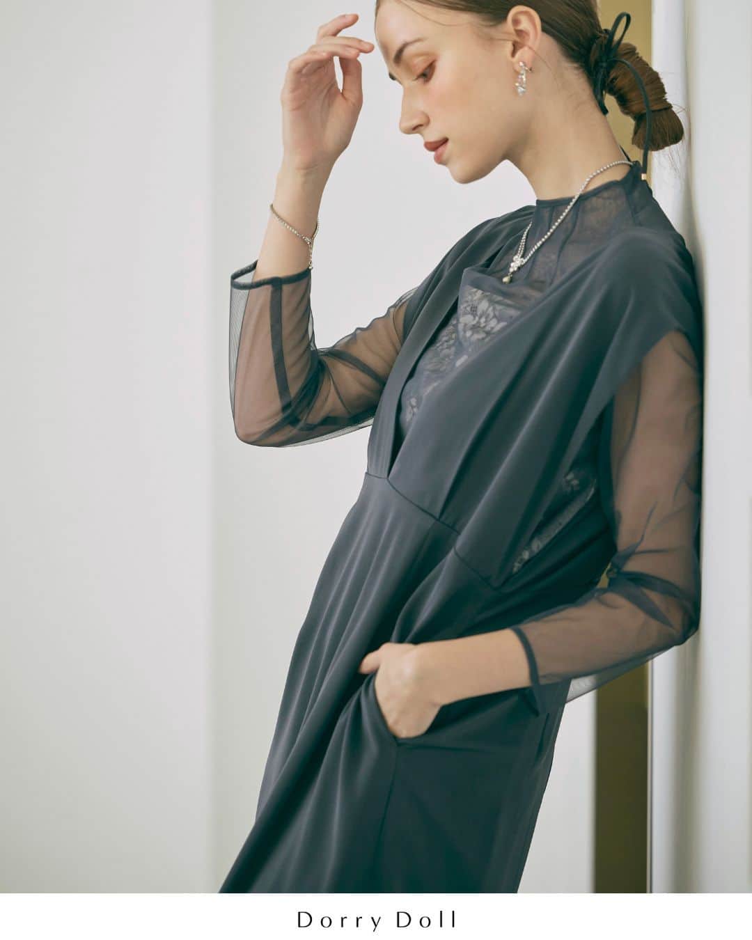 Dorry Dollのインスタグラム：「【 82675 】  チュールトップス2pieceドレス Tulle Tops 2piece Dress  フラワーデザインがpointとなったトップスと ジャンパースカートがセットになったお呼ばれドレス🤍  トレンドライクなトップスはお呼ばれドレスとして だけではなく...！ 普段の着回しコーデアイテムとしても◎✨ スカートドレスは肩のデザインが落ち感を 意識したデザインに🌿  お呼ばれドレスを選ぶならDorryDollで決まり！ みなさんの着用の感想。 タグ付けお待ちしております♪  . ・ ・  #結婚式コーデ #結婚式ドレス #結婚式参列 #お呼ばれドレス #お呼ばれスタイル #お呼ばれ #お呼ばれドレス #お呼ばれワンピ #フォーマルドレス #お食事会 #デートコーデ #ディナーコーデ #オケージョン #パーティードレス #ホカンス #新作ドレス #dorrydoll #ドリードール」