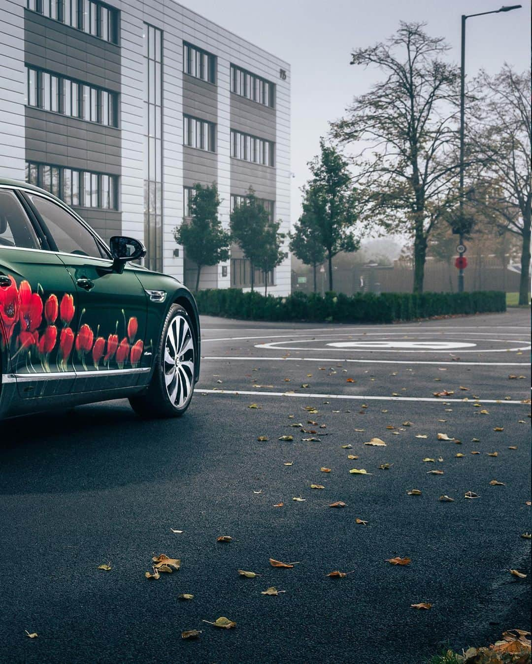 ベントレーさんのインスタグラム写真 - (ベントレーInstagram)「Bentley remembers.  Lest we forget.」11月11日 20時01分 - bentleymotors