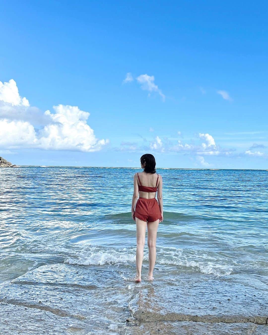 石井陽菜のインスタグラム：「⁡ ⁡ ⁡ 海🏖️ ⁡ ⁡ #沖縄 #水着 #2024年カレンダー」