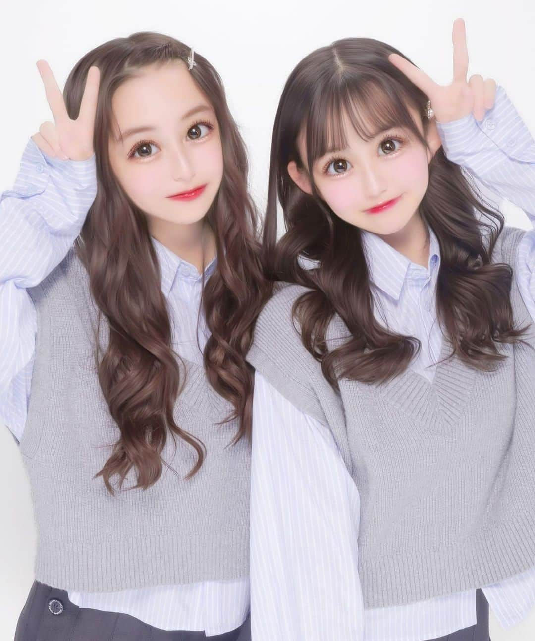 ゆめ & じゅなさんのインスタグラム写真 - (ゆめ & じゅなInstagram)「じゅなと2人でデートした時にプリクラ撮りました〜！！  ゆめはマイパレットがお気に入りです♡♡  じゅながいまテスト期間なので、 ゆめが今スパルタで勉強を教えていますっ！！  じゅな！がんばれっー！！！😊  #野崎結愛 #野崎珠愛 #ゆめじゅな  #姉妹 #仲良し姉妹 #姉妹投稿  #2歳差姉妹 #プリクラ #マイパレット #おそろいコーデ #おそろい  #姉妹コーデ #制服風 #巻き髪  #高校生 #中学生 #09 #07 #fjk  #sjc #デート #テスト期間 #😊」11月11日 20時01分 - yumejuna