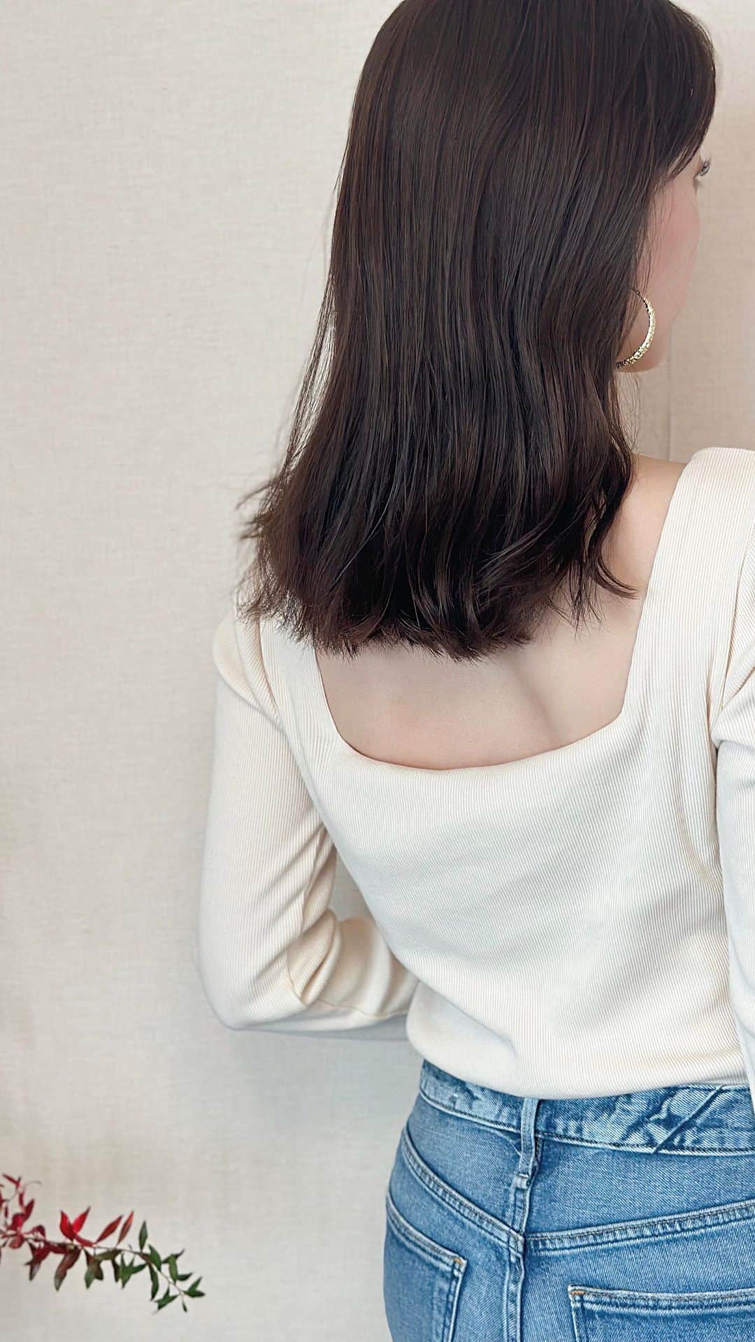 佐藤優里亜のインスタグラム：「着心地の良さと、カップのシルエットの綺麗さはさすがワコールだと感じるOUR WACOALのカップインウェア🌼  スクエアもバックオープンも一枚でこんなに綺麗！ 4タイプをスタイリング✨ どのコーデが好き？🤍  ワコールウェブストアで11月16-19日にタイムセールを実施するので是非この機会に🤝✨ ZOZOTOWNでも購入出来るよ！  #PR #ourwacoal #cupinwear #styling #outfit #アワワコール」