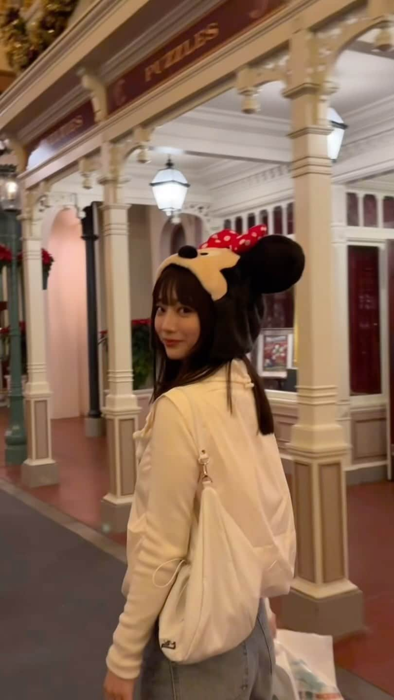 MOMOEのインスタグラム：「Disney land🎄✨」