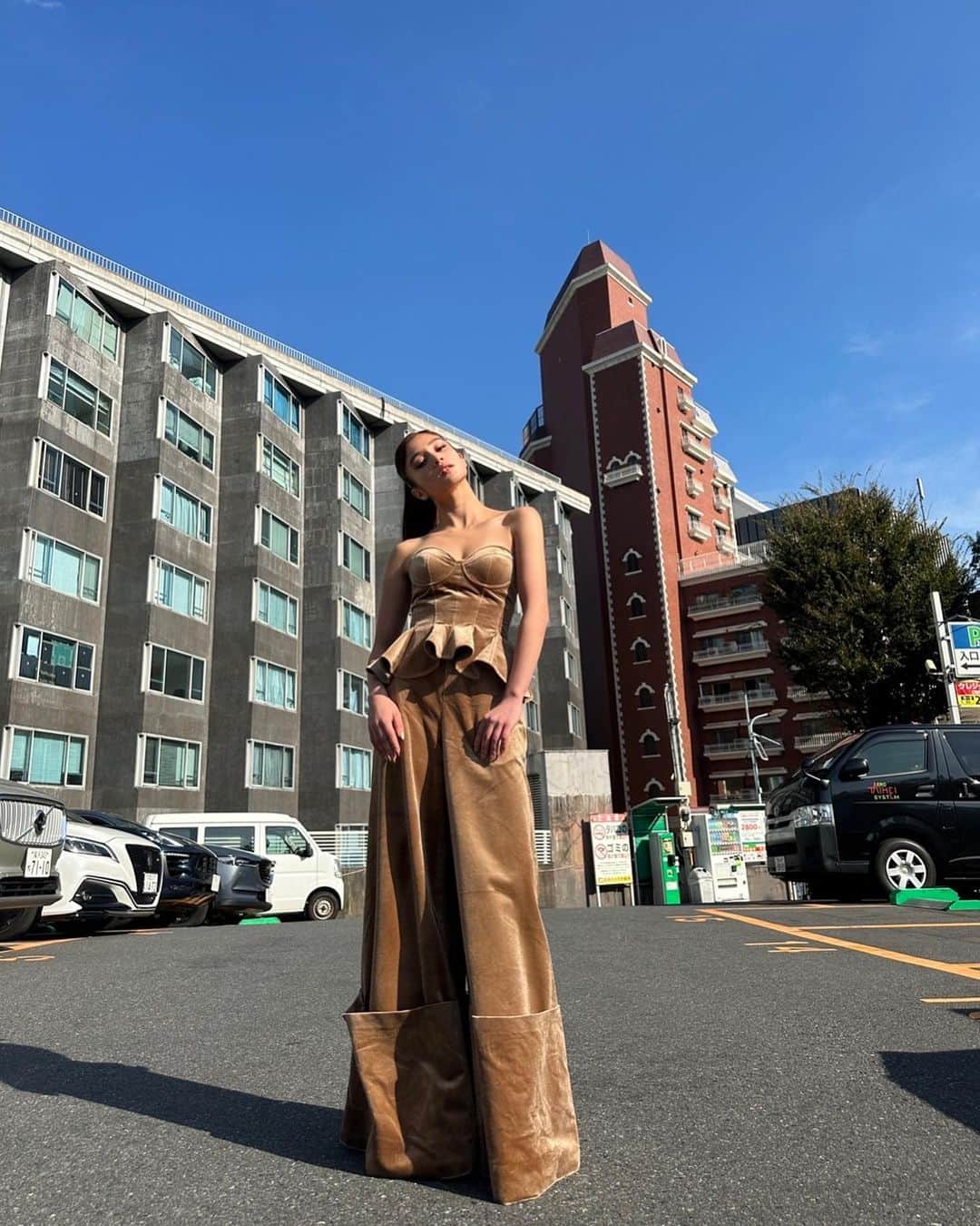 Takiさんのインスタグラム写真 - (TakiInstagram)「Earth color is my new favorite!   tops,pants : @haengnae_official  shoes : @marcjacobsjapan」11月11日 20時17分 - taki_faky