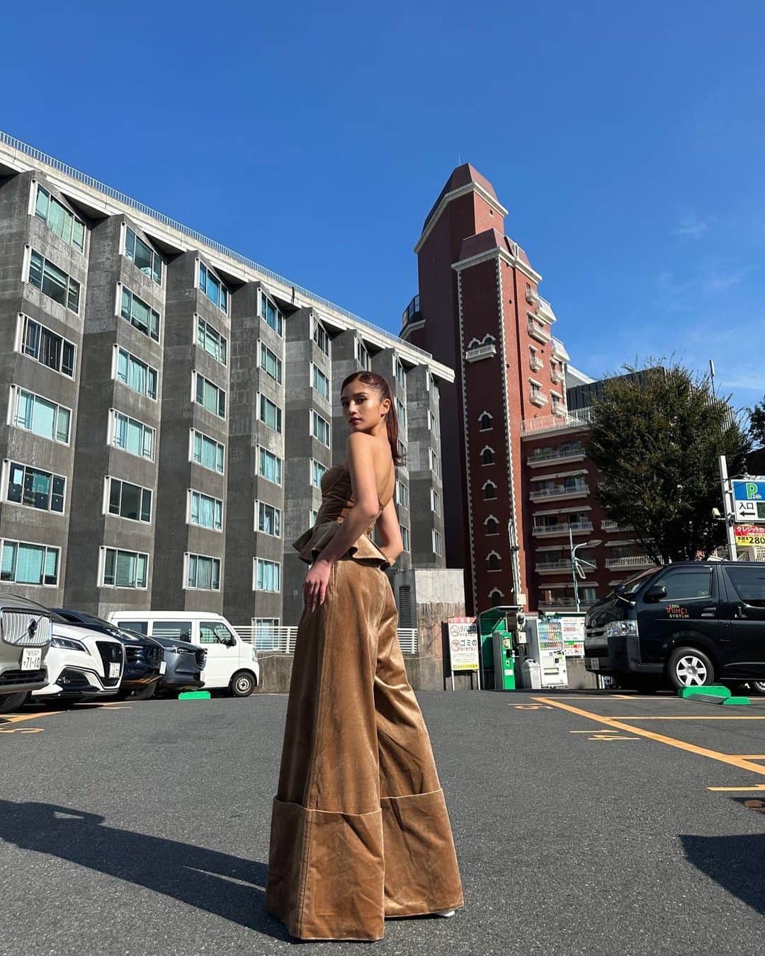 Takiさんのインスタグラム写真 - (TakiInstagram)「Earth color is my new favorite!   tops,pants : @haengnae_official  shoes : @marcjacobsjapan」11月11日 20時17分 - taki_faky