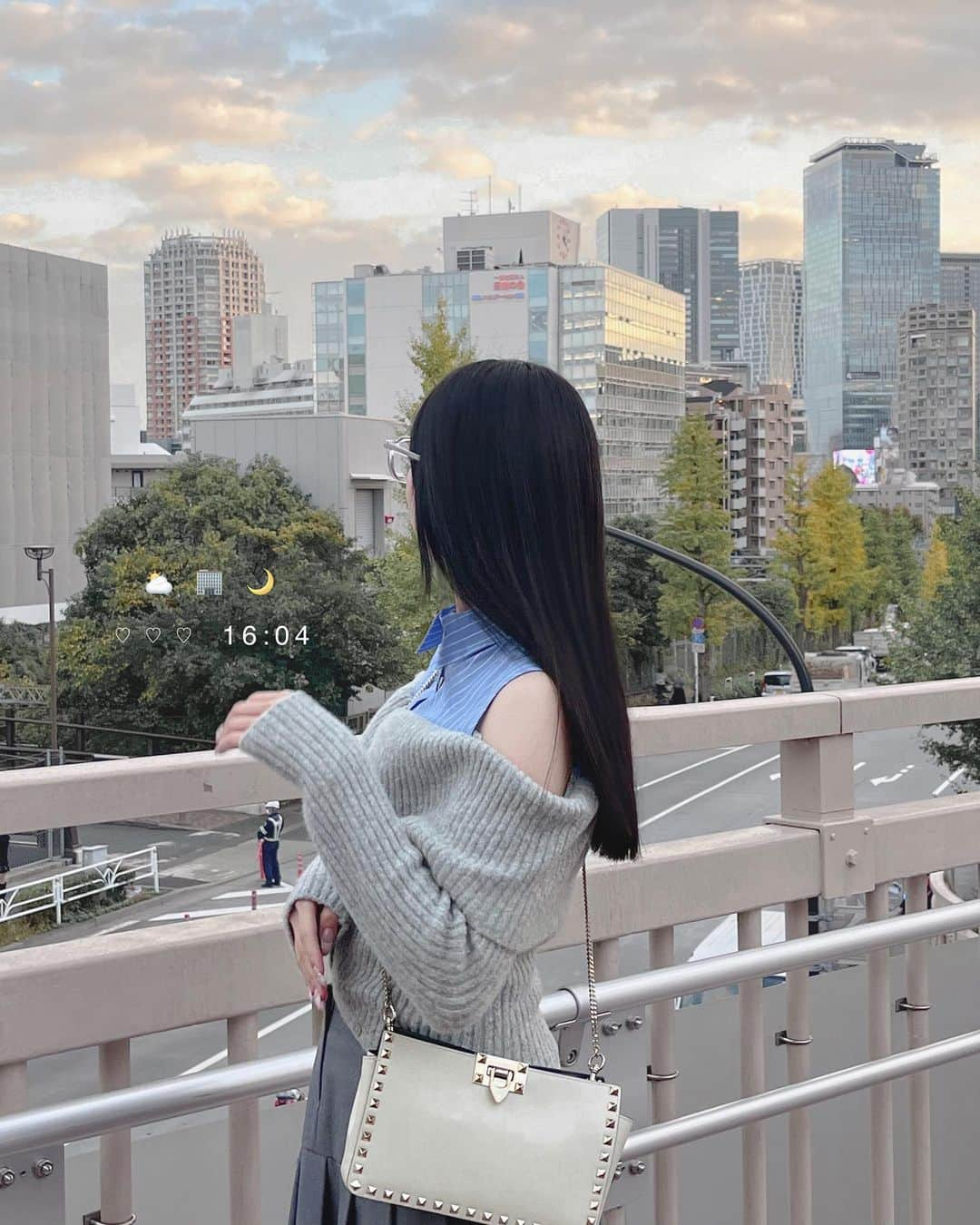 ayaさんのインスタグラム写真 - (ayaInstagram)「🌙🏢⛅️ ˚ ༘   𝐺𝑟𝑎𝑦 𝐶𝑜𝑑𝑒🩶  ZARAのトップス、 街で着てる人を見かけて かわいい！ってなっても 自分が着ると違うやつﾀﾞｯﾀ( ˙༥˙ )🌩️  #zara #annasuinyc #stellamccartney #maisonvalentino #valentino #ザラ #ザラ購入品 #ザラジョ #ザラコーデ #ステラマッカートニー #エリスシューズ #ヴァレンティノ #グレーコーデ」11月11日 20時18分 - xxayapink