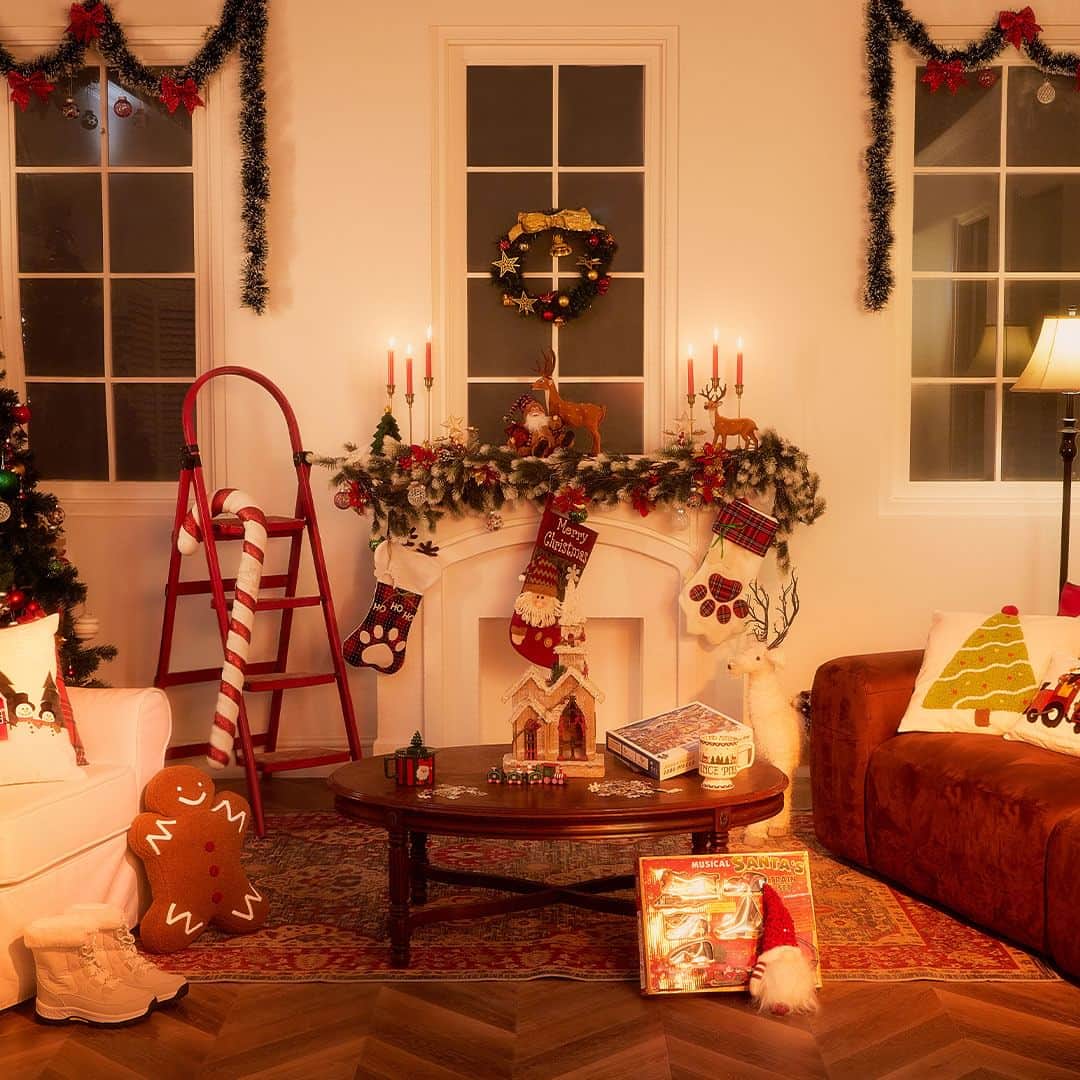 SHEINのインスタグラム：「SHEIN HOME for the holidays! 🎄🏡✨ From wreaths to ornaments and so much more merry decor, we've got everything you need to make your holly jolly hangouts oh so bright 🥰🎁❄️  🔗:https://shein.shop/7mi5slz  #SHEINholidayseason」