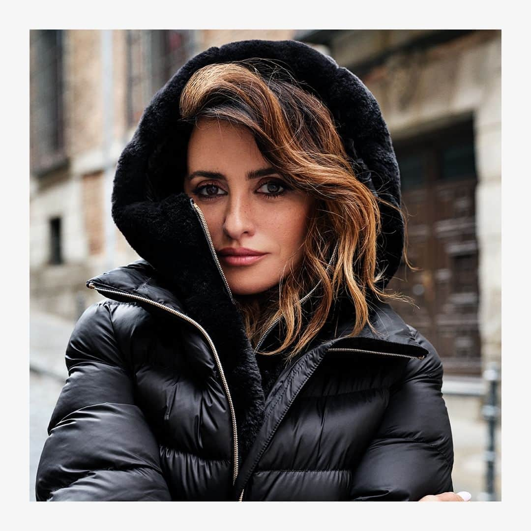 ジェオックスさんのインスタグラム写真 - (ジェオックスInstagram)「Wrap yourself in the comfort of Geox jackets and gracefully embrace the early season chills, just like Penélope Cruz.   #geox #penelopecruzforgeox」11月11日 20時30分 - geox