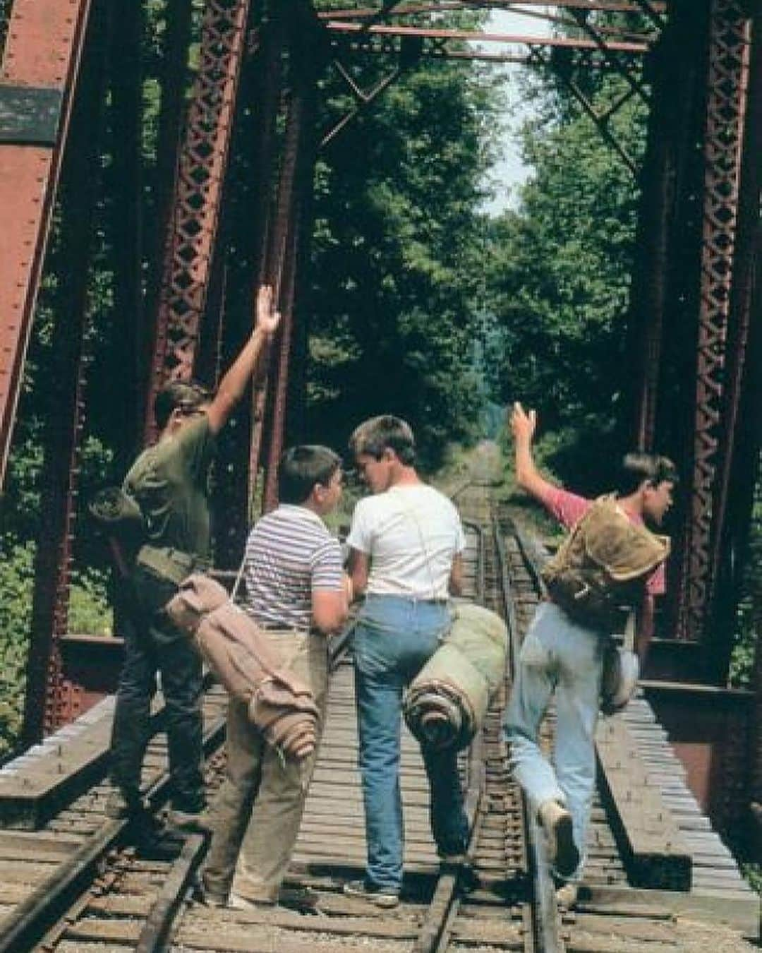 satoprimoさんのインスタグラム写真 - (satoprimoInstagram)「movie vs reality  movie was a bit better🤣👎 anw need to watch this movie again soon🧡👬  #standbyme #filminglocation #青春映画」11月11日 20時26分 - satoprimo