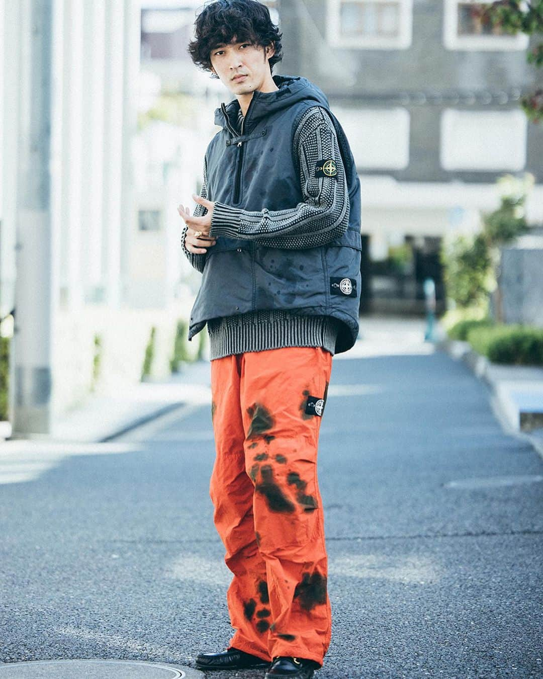 EYESCREAMのインスタグラム：「上杉柊平とTEPPEIに聞く、30代のリアルなスタイル、洋服、STONE ISLAND。特集記事全文はMasteredにて✔︎  @stoneisland_official @shuheiuesugi8 @stylist_teppei #stoneisland #feature #interview #style #tokyo #everythingmastered  photo by Takuya Murata text&edit by Keita Miki」