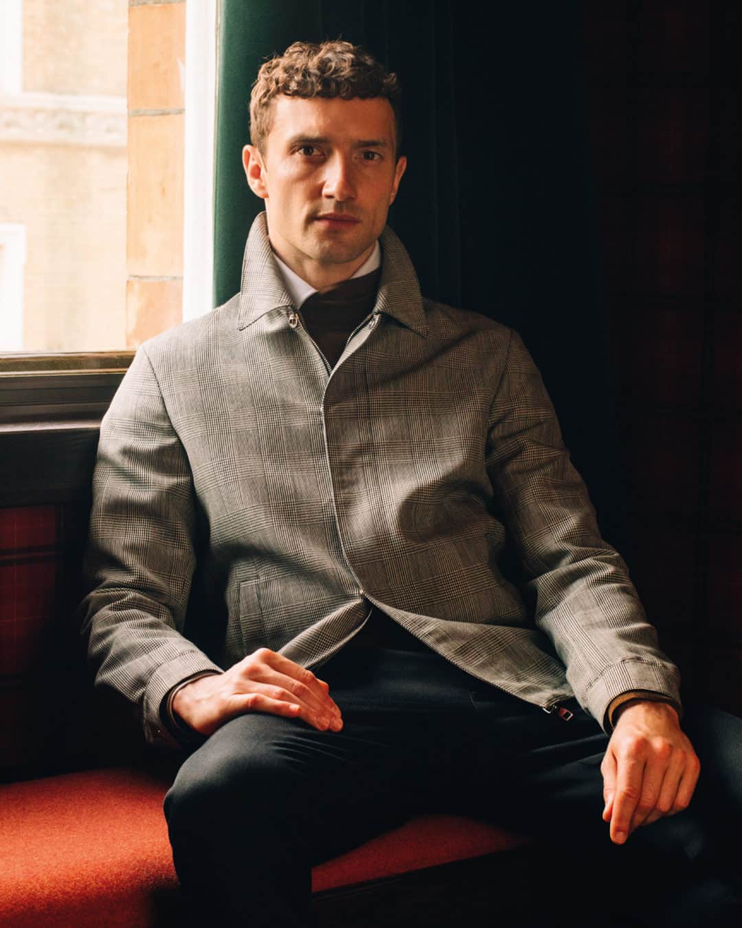 のインスタグラム：「Casual elegance for the festive season and gifting ideas reimagined by dunhill in-store and online at dunhill.com   Crafted in Prince of Wales Check and featuring a streamlined silhouette, our Sports Harrington brings a tailored sensibility to this classic piece of casual wear.   Worn by @jacob.coupe for our autumn outerwear campaign, shot in Marylebone and Mayfair, London. Defined by classic silhouettes and luxurious materials, this season’s precision-crafted coats are designed to drape effortlessly over louche tailoring and sumptuous knitwear. Easy, elegant, exceptional.  Photographed by Robbie Lawrence (@robbiel1) and styled by @stuartvwilliamson.」