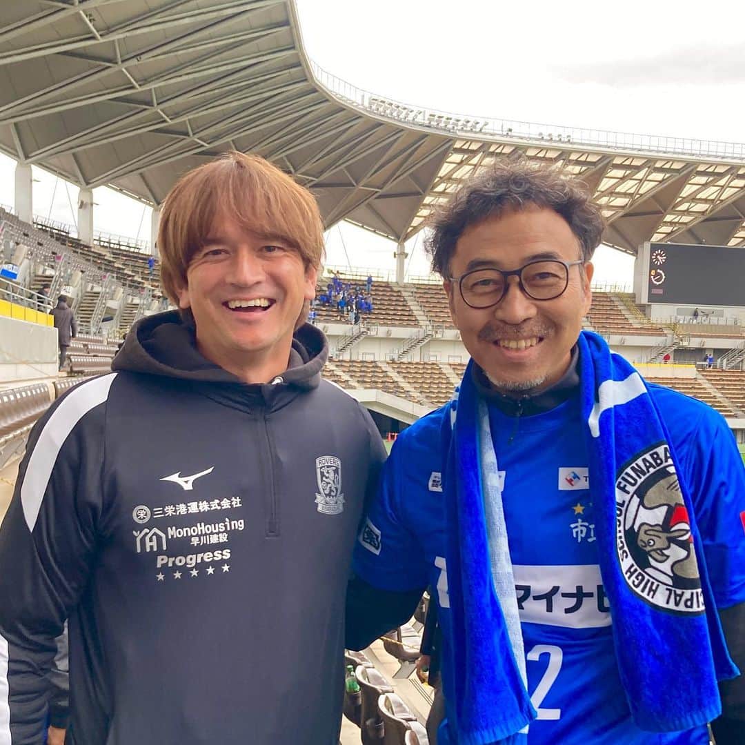 カレン・ロバートのインスタグラム：「今日は久しぶりにワッキーさんに会えました〜✨ 何年ぶりか思い出せないくらい会ってなかったけど、相変わらず声が優しい先輩でした🥺👌  しかし本当市船はつえ〜でした！！ 全国大会が楽しみ〜⚽️🔥  がんばれ後輩ちゃん達ぃぃぃ バモー🦁🙌🙌🙌 #市立船橋高校#イチフナ#伝統#OB」