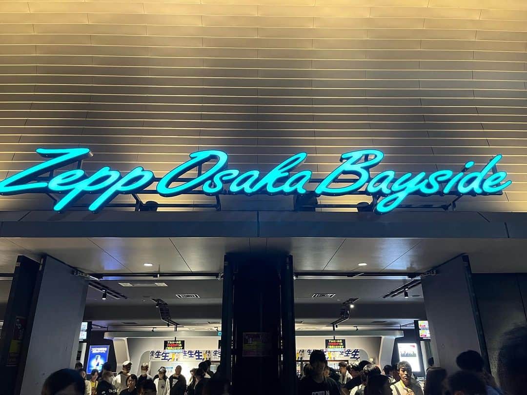 kazunari_officialのインスタグラム：「脳味噌って意外と簡単に溶けるので皆さん気をつけましょう 銀色スターリーとhopeとLAMPを聴いただけでこのようになりました 幾つになってもライブハウスに行きましょう　バナナ」