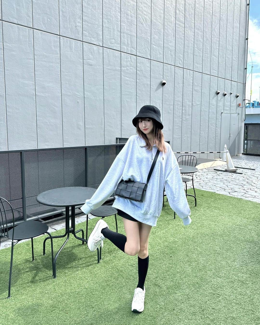 Ayanaさんのインスタグラム写真 - (AyanaInstagram)「🩶👟 ⁡ この前ストーリーに載せたら好評だった ハーフジップのスウェットちゃん😻 オーバーサイズで着たかったからLサイズ！ こういうの着る時は下にショーパン履いてるよ♪ ZOZOで今だけSALEしてますσ̴̶̷̤ . σ̴̶̷̤ 🩶❤️ ⁡ tops : @wego_zozo  pants : @grl_official  ⁡ ⁡ #プチプラ #プチプラコーデ #秋服 #ハーフジップ #WEGO #ウィゴー #ZOZOTOWN #ZOZOTOWN購入品　 #USPOLO #USPOLOASSN #ショーパン #ショートパンツ」11月11日 20時33分 - naalunlun