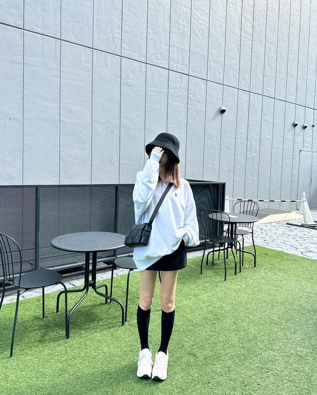 Ayanaさんのインスタグラム写真 - (AyanaInstagram)「🩶👟 ⁡ この前ストーリーに載せたら好評だった ハーフジップのスウェットちゃん😻 オーバーサイズで着たかったからLサイズ！ こういうの着る時は下にショーパン履いてるよ♪ ZOZOで今だけSALEしてますσ̴̶̷̤ . σ̴̶̷̤ 🩶❤️ ⁡ tops : @wego_zozo  pants : @grl_official  ⁡ ⁡ #プチプラ #プチプラコーデ #秋服 #ハーフジップ #WEGO #ウィゴー #ZOZOTOWN #ZOZOTOWN購入品　 #USPOLO #USPOLOASSN #ショーパン #ショートパンツ」11月11日 20時33分 - naalunlun