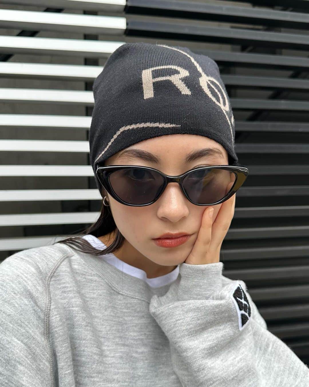 寺沢美玲さんのインスタグラム写真 - (寺沢美玲Instagram)「めずらしルック🕶️  #ootd#outfit#fashion#Instamakeup#instadaily#ootd #fashion#Japan#tokyo#photo#model#modehair#黒髪#黒髪ロング#ぱっつん前髪#暗髪ヘア#ブルージュ#ストリート#ストリートファッション #メンズライク#スウェットコーデ」11月11日 20時34分 - mirei_sora