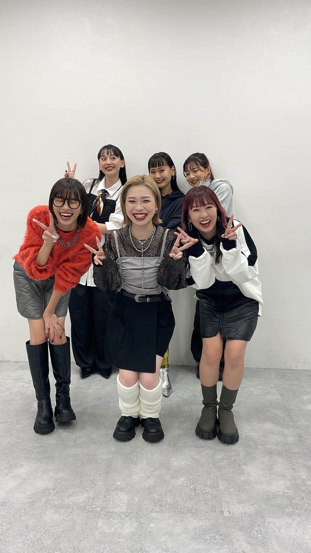 ジーナシスのインスタグラム：「˗ˏˋ 🎀𝗕𝗜𝗚 𝗡𝗘𝗪𝗦🎀 ˎˊ˗ 𝗭𝗢𝗭𝗢𝗧𝗢𝗪𝗡 𝗟𝗜𝗠𝗜𝗧𝗘𝗗 𝗜𝗧𝗘𝗠𝗦 🤍 🤍 🤍 _____________________________________________ SPECIALなお知らせ 明日11/12(日)限定でZOZO¥1,000クーポン配布！  ZOZOTOWN限定アイテムを含む 予約アイテムをお得に GETするチャンスは今！ _____________________________________________  _____________________________________________ JEANASISからZOZO限定アイテムが登場 トレンド感満載のラインナップଘ♡ଓ*:ﾟ+｡.໒꒱°* 店舗ではゲットできないアイテムですᶫᵒᵛᵉ 是非チェックしてみてくださいෆ  _____________________________________________ 🤍 🤍 🤍  出演STAFF _____________________________________________ 千葉県　ららぽーとTOKYO-BAY店 @_miikn   埼玉県　ルミネ大宮店 @2000___im2   埼玉県　ルミネ大宮店 @yuki__1gou   埼玉県　レイクタウン店 @hr_57  神奈川県　たまプラーザテラス店 @wnn.ri   EC担当 @js_aka64  _____________________________________________ 商品詳細は製品タグ or TOPページURLよりチェック ▷▷▷ @jeanasis_offici 『#ジーナスタッフスタイリング』をフォロー ▷▷▷全国のスタッフによるスタイリングを毎日更新中！ _____________________________________________  #JEANASIS #ジーナシス #ジーナシスト #ootd #fashion #tokyo #2023AW #ゾゾタウン  #ゾゾタウン限定 #zozotown  #zozo  #スウェット #スウェットコーデ #ニット #ニットコーデ #カーディガン #カーディガンコーデ #スポーティー  #スポーティーコーデ  #ミニスカート  #ミニスカートコーデ  #ミニスカ  #セットアップ  #セットアップコーデ」