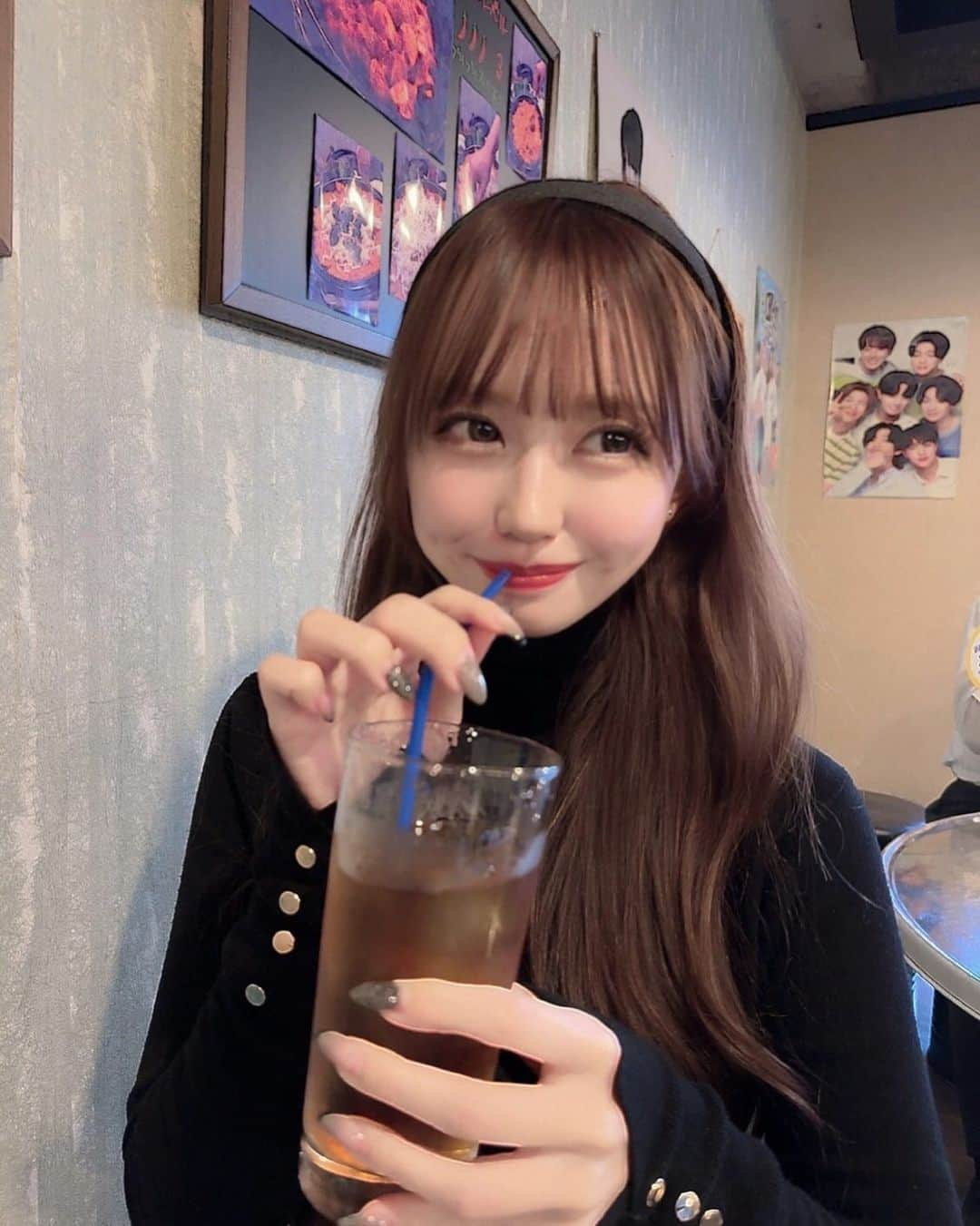 新木さくらのインスタグラム：「とりあえず烏龍茶🥤みんなのとりあえずは？？」