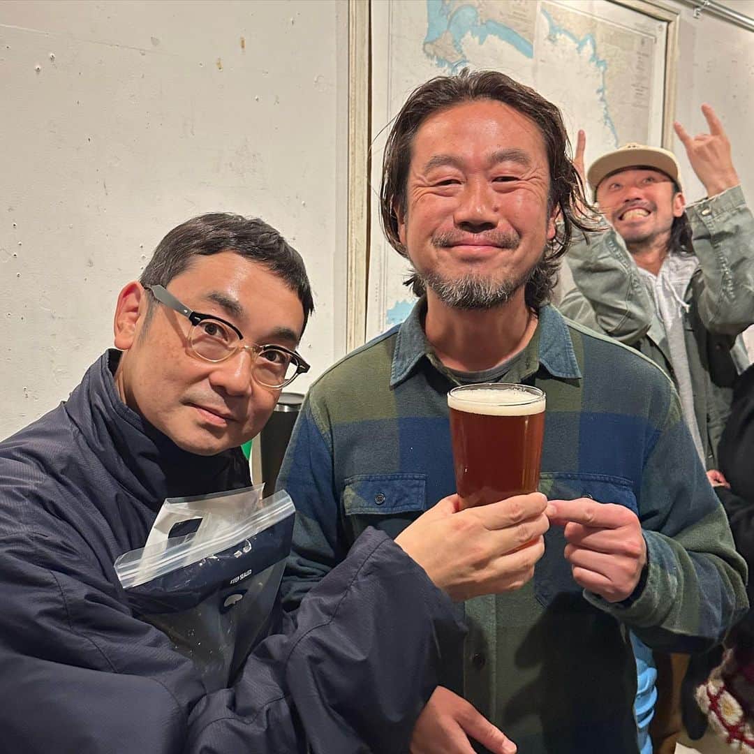 花井祐介さんのインスタグラム写真 - (花井祐介Instagram)「鎌倉の憩いの場 @vanavasa_kamakura 4周年記念の @yorocco_beer のラベルを描きましたよ」11月11日 20時48分 - hanaiyusuke