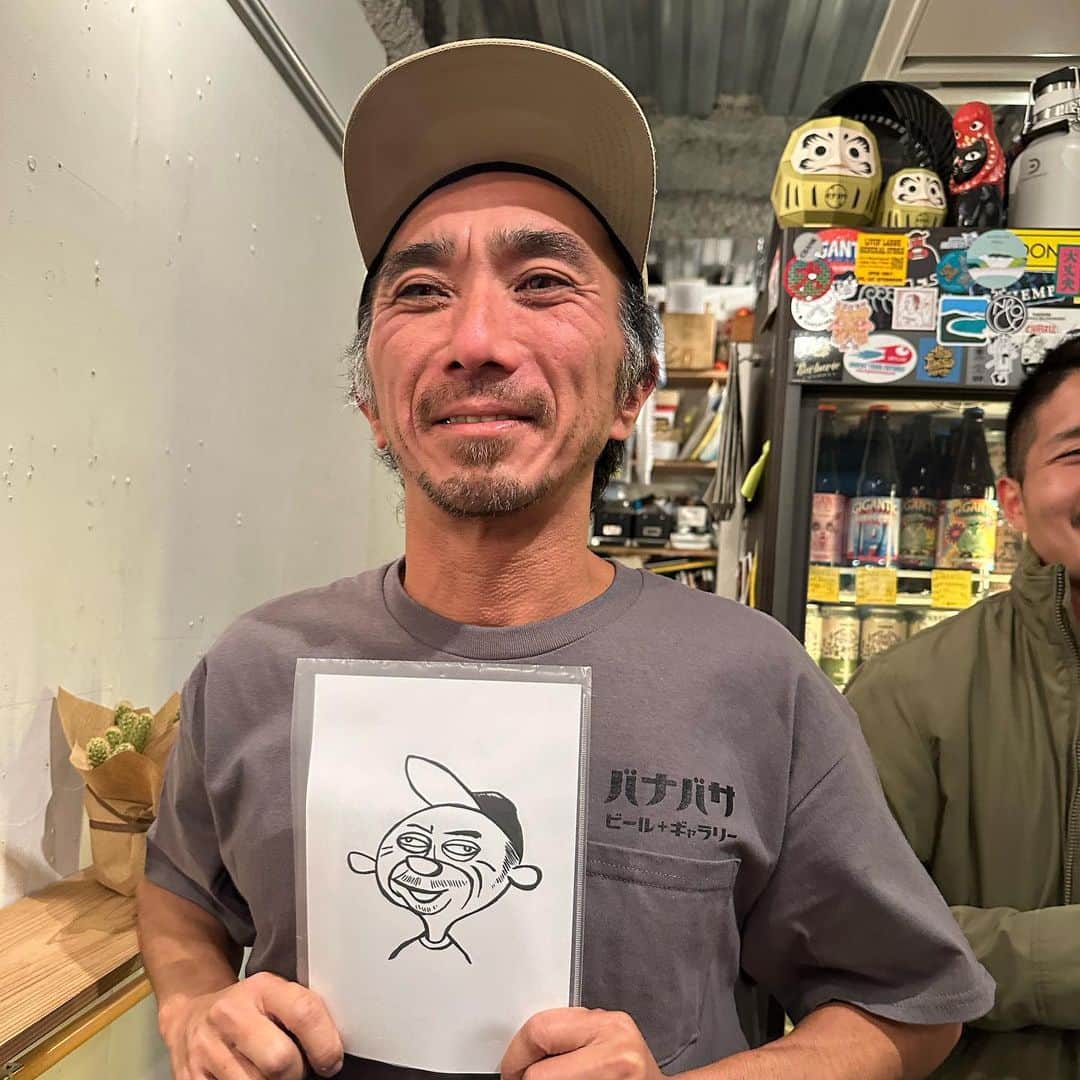 花井祐介さんのインスタグラム写真 - (花井祐介Instagram)「鎌倉の憩いの場 @vanavasa_kamakura 4周年記念の @yorocco_beer のラベルを描きましたよ」11月11日 20時48分 - hanaiyusuke