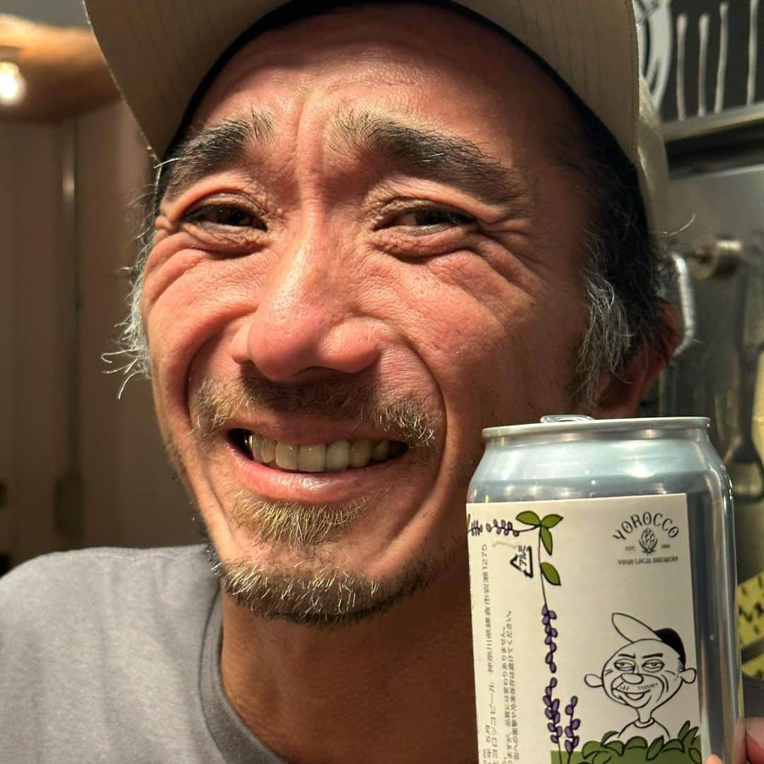 花井祐介さんのインスタグラム写真 - (花井祐介Instagram)「鎌倉の憩いの場 @vanavasa_kamakura 4周年記念の @yorocco_beer のラベルを描きましたよ」11月11日 20時48分 - hanaiyusuke