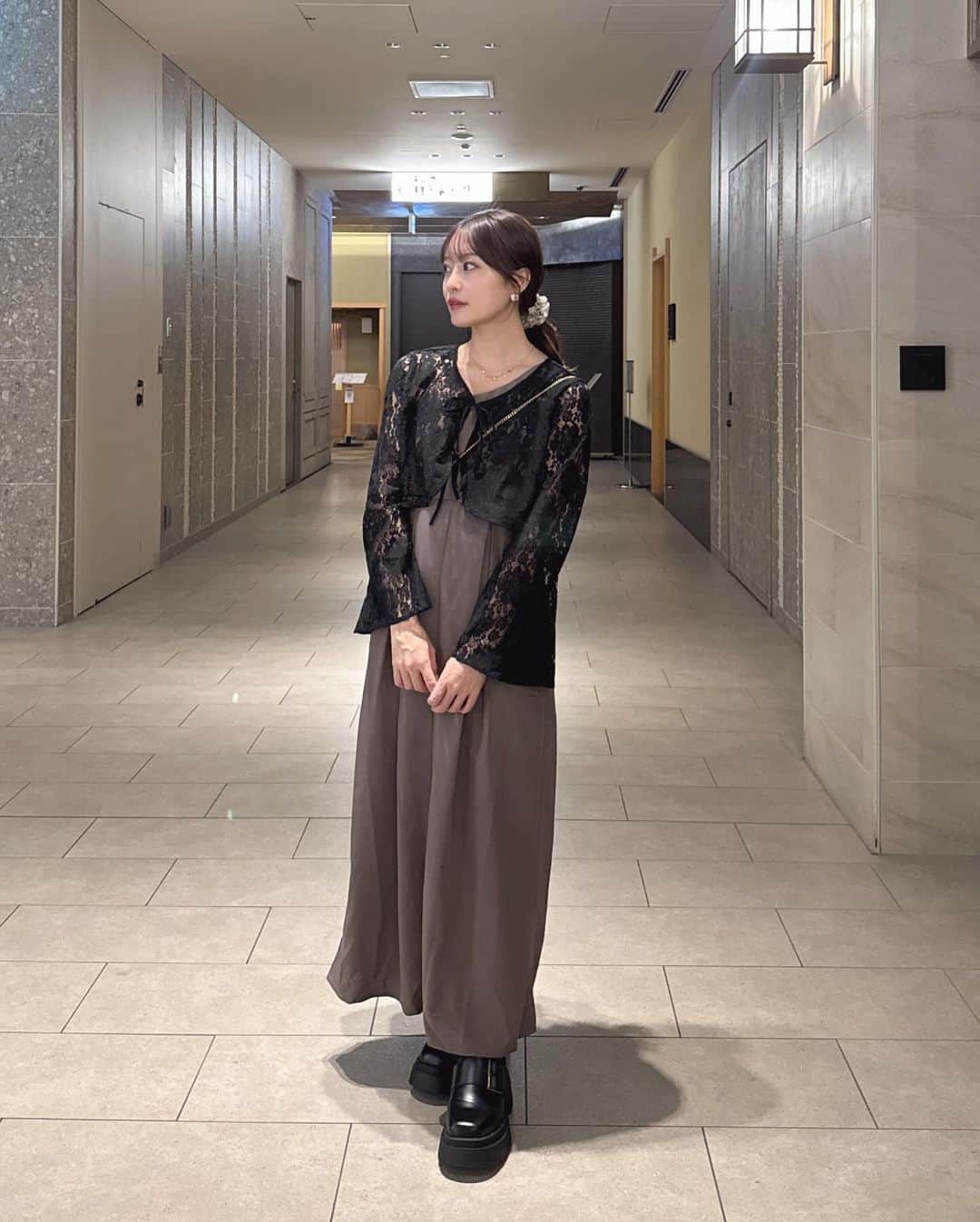 吉次玲奈さんのインスタグラム写真 - (吉次玲奈Instagram)「この前可愛いオケージョンワンピを着て ご飯に行ってきました🥂✨ @priveve_priveve  ⁡ 彼にも褒めてもらえて嬉しかったよ〜😌 ⁡ まつ毛パーマと眉毛ワックスは @une_fleur_yurika さんにお願いしました🫶🏻 いつもありがとうございます♡ ⁡ #priveve #プリヴェヴェ #オケージョンドレス #オケージョン #オケージョンコーデ #オケージョンワンピース #ワンピースコーデ #骨格ウェーブ #156cmコーデ #20代コーデ #お呼ばれコーデ #お呼ばれドレス #まつ毛パーマ #まつ毛パーマデザイン #まつ毛 #眉毛サロン #眉毛デザイン #眉毛 #渋谷サロン #イエベ春 #結婚式コーデ #秋コーデ #冬コーデ #秋冬コーデ #ボレロ #お呼ばれヘア #お呼ばれドレス #お呼ばれヘアアレンジ #パリジェンヌ #パリジェンヌラッシュリフト」11月11日 20時44分 - rena_yoshitsugu