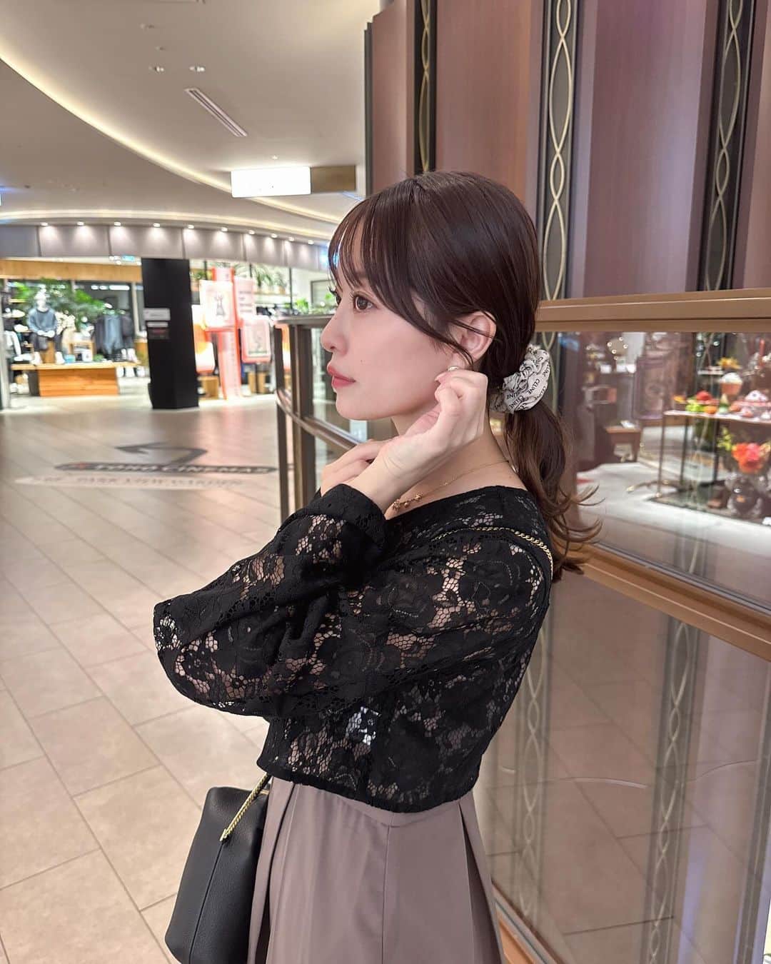 吉次玲奈さんのインスタグラム写真 - (吉次玲奈Instagram)「この前可愛いオケージョンワンピを着て ご飯に行ってきました🥂✨ @priveve_priveve  ⁡ 彼にも褒めてもらえて嬉しかったよ〜😌 ⁡ まつ毛パーマと眉毛ワックスは @une_fleur_yurika さんにお願いしました🫶🏻 いつもありがとうございます♡ ⁡ #priveve #プリヴェヴェ #オケージョンドレス #オケージョン #オケージョンコーデ #オケージョンワンピース #ワンピースコーデ #骨格ウェーブ #156cmコーデ #20代コーデ #お呼ばれコーデ #お呼ばれドレス #まつ毛パーマ #まつ毛パーマデザイン #まつ毛 #眉毛サロン #眉毛デザイン #眉毛 #渋谷サロン #イエベ春 #結婚式コーデ #秋コーデ #冬コーデ #秋冬コーデ #ボレロ #お呼ばれヘア #お呼ばれドレス #お呼ばれヘアアレンジ #パリジェンヌ #パリジェンヌラッシュリフト」11月11日 20時44分 - rena_yoshitsugu