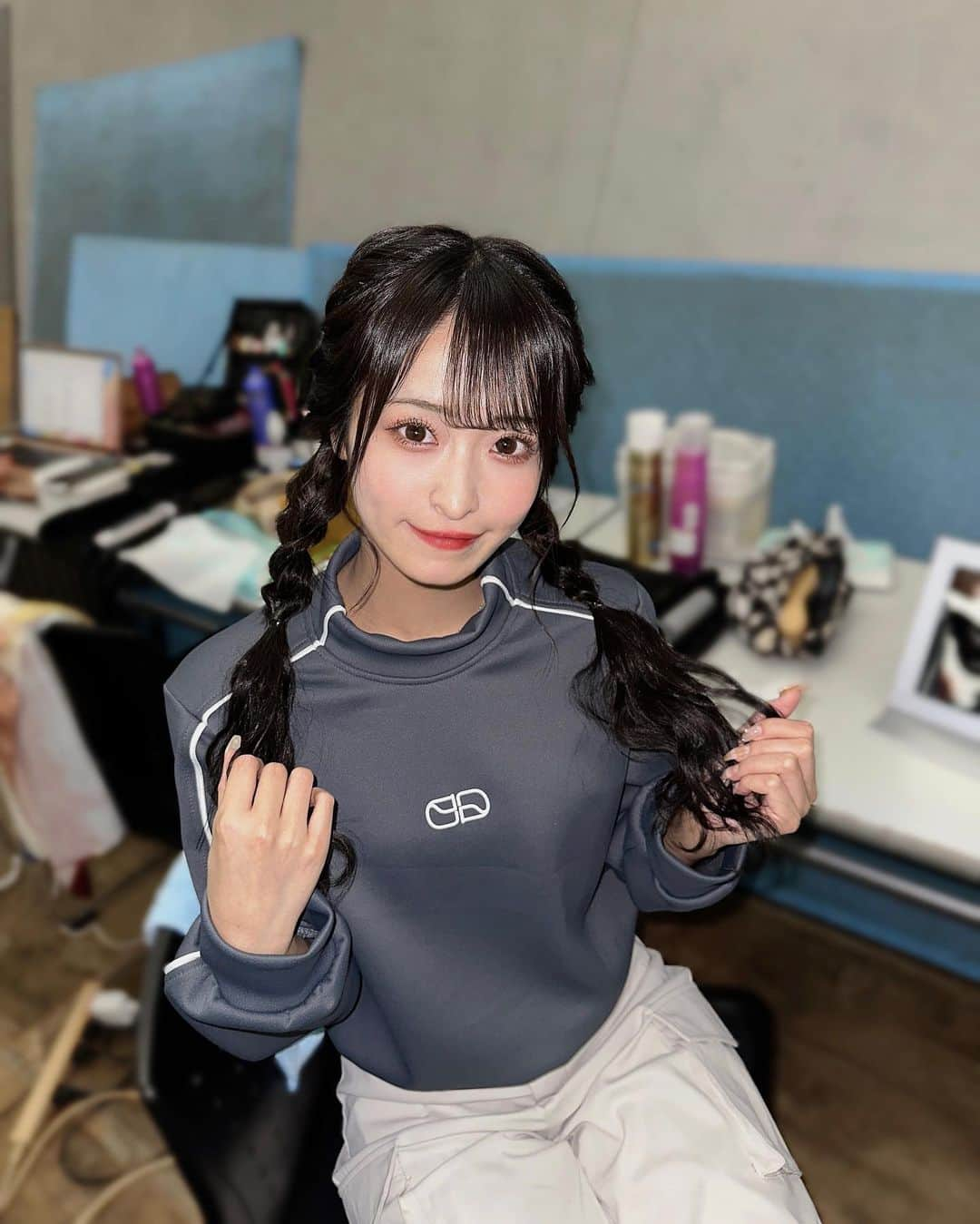 清水里香のインスタグラム：「⁡ みなとみらいコレクション ありがとうございました🚢💞 ⁡ まさかのトップバッター🥹 歩かせていただきました！！！ ⁡ ⁡ 実はみなとみらいだいっすきな街なんです 渋谷と並ぶぐらいだいすき😝😝😝😝 ⁡ そんな素敵な場所でとても楽しかった！ SHEINコーデもお気に入り💙🤍 ⁡ ⁡ ⁡ ⁡ #みなとみらいコレクション #みなコレ #三つ編み #三つ編みアレンジ」