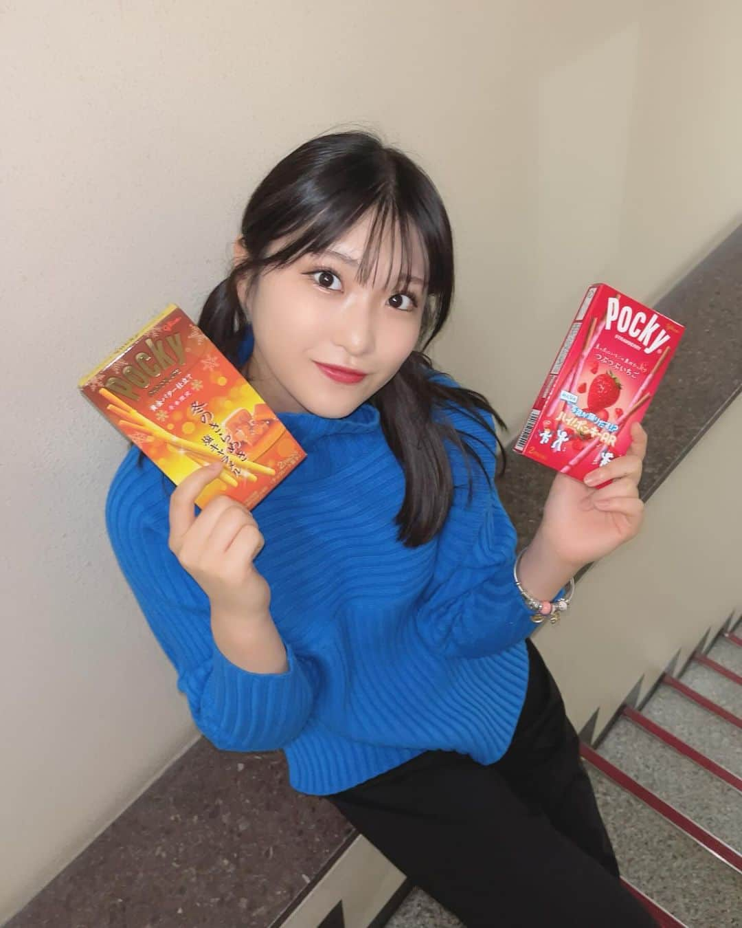 住田悠華さんのインスタグラム写真 - (住田悠華Instagram)「#ポッキーの日   みんなポッキー食べたぁ？🥺 はるかは、 買ったけど食べてない！笑  今日は、生配信でしたぁ☺️ 見てくださったみなさんありがとうございました🩷  川崎について沢山知れたから12月30日がより一層楽しみになったね🤍  SNS先行も始まったし沢山の方に会えたら嬉しいです🥺💗 待ってます🫶  明日も17時からありますので！ らぁめんを用意してお待ちください🤤  おやすみなさい😪  #ニットコーデ #blue #fashion #fyp #ツインテール #japanesegirl #japan #idol #アイドル #18 #05 #アプガ #アップアップガールズ仮 #住田悠華」11月11日 20時45分 - uugirl_new_haruka