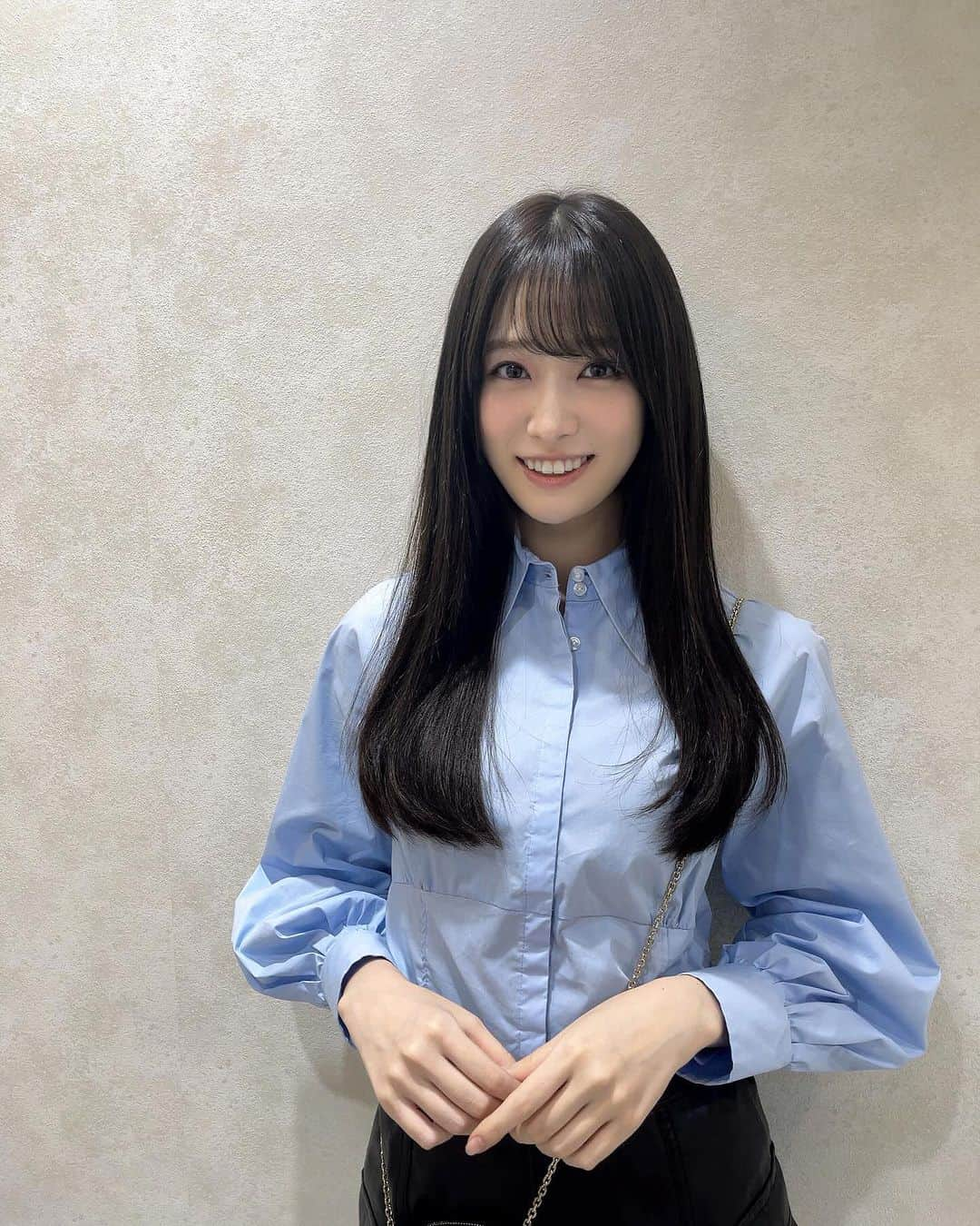 本間寛人さんのインスタグラム写真 - (本間寛人Instagram)「髙橋ひかるちゃん🌟  @hikaru_takahashi_official   ドラマの役に合わせてHair change✂️ 前回付けたエクステが好評だったみたいで、また任せていただきました！ ナチュラルに染めてロアエクステプレミアムでロングに！ 1月からのドラマが楽しみ🙌 ありがとうございます☺️  #髙橋ひかる #リビングの松永さん #アンククロス #ロアエクステ #ロアエクステジョーカー #エクステ #ankhcross #銀座 #韓国 #韓国風 #韓国ヘア #イルミナカラー #ヘアカラー #カット #ヘアアレンジ  #サロン #サロンモデル #美容師  #美容室 #シールエクステ #ハイトーンヘア #ロングヘアー #インナーカラー #トキオトリートメント #ウルトワトリートメント #システムトリートメント」11月11日 20時46分 - mahon2525