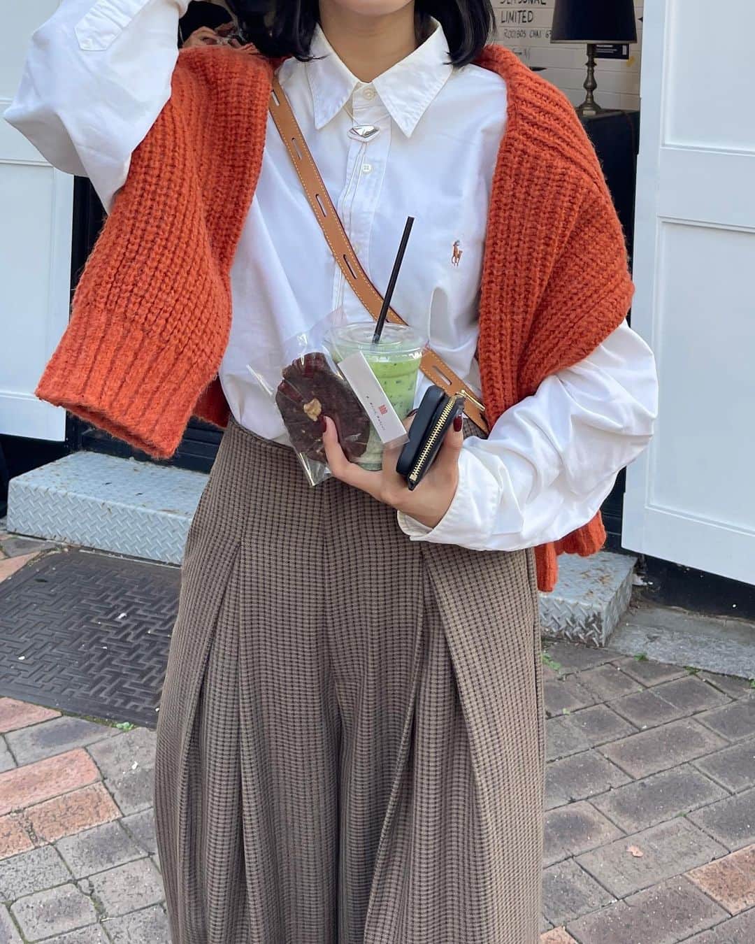 鈴本美愉のインスタグラム：「. 急に寒くなってきた🥶🥶 冬物第2弾もそろそろ発売予定です✨  このBox Pleat Wide Pantsもお楽しみに✌️」