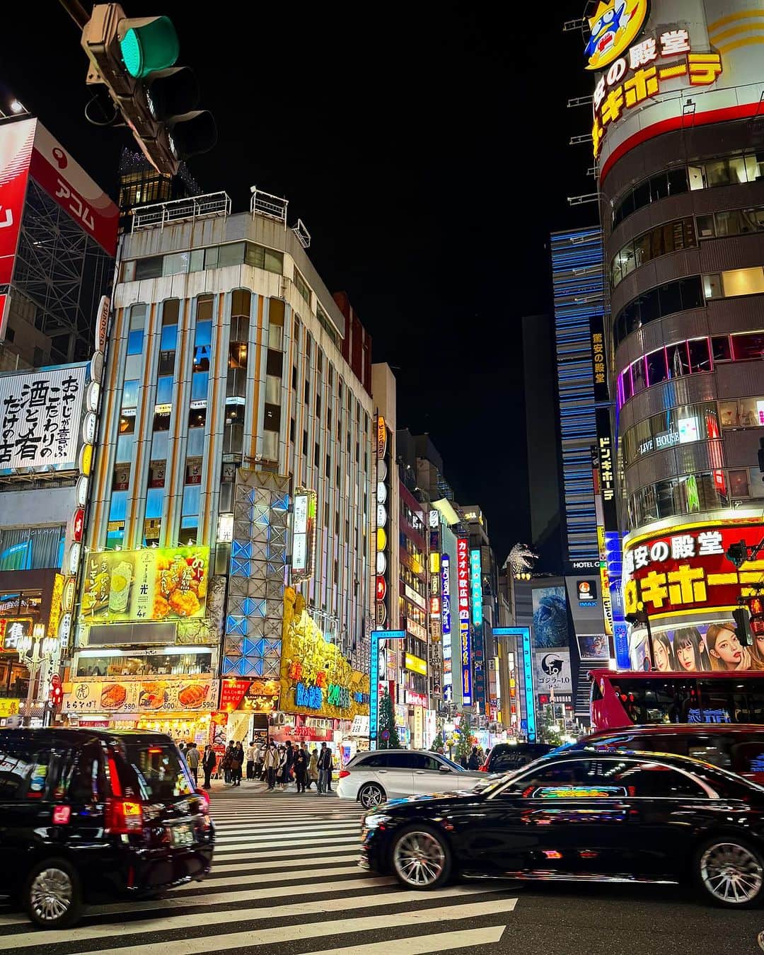 北川富紀子のインスタグラム：「歌舞伎町観光。  Kabukicho sightseeing♩ . . 久しぶりに海外旅行した気分になったw . Feels like it's been a long time since I felt like I've gone overseas. . .  . #Kabukichotower」