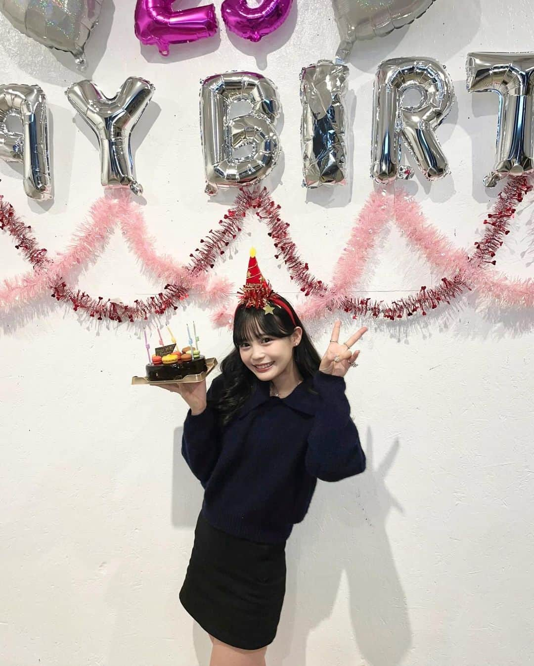 村川緋杏さんのインスタグラム写真 - (村川緋杏Instagram)「🎂  もうすぐ生誕祭… ということで去年の写真🎊  きゃんちゅーのみんなが 祝ってくれたんだよ〜🥺💗  そんな今年の誕生日は きゃんちゅーになって初めての生誕祭！ どっきどきだけど当日が本当に楽しみ🎂  そしてそして今日は 生誕祭 一般発売開始です💨 優先入場チケットは完売✐☡  とてカワな生誕衣装を製作中🥹🎀 絶対近くで見て〜〜〜〜ჱ̒⸝⸝•̀֊•́⸝⸝)♡  12/3(日)「村川緋杏 生誕祭」 @ Spotify O-WEST ✨  みんな！！！待ってるね➰🎀🤍」11月11日 20時53分 - murakawabibiann