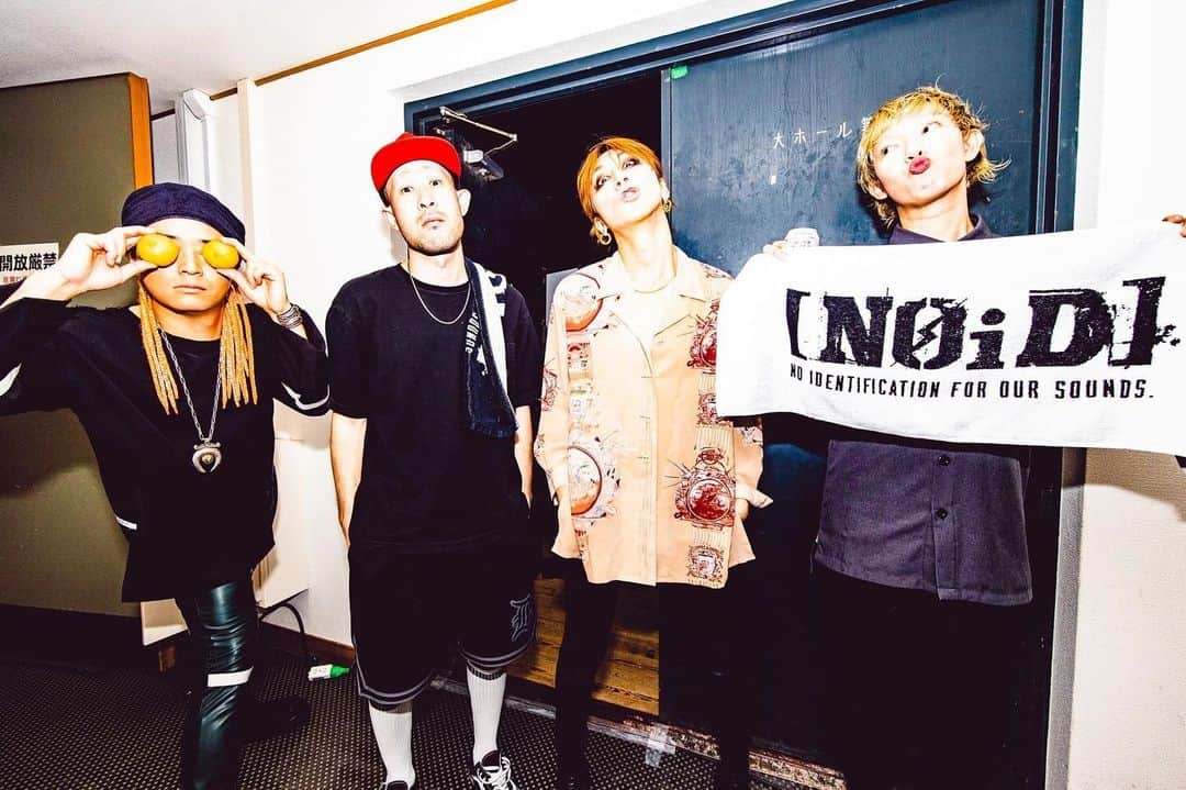 青木カズローのインスタグラム：「SUPER BEAVER、愛媛公演1日目殺影完了。 #写殺」