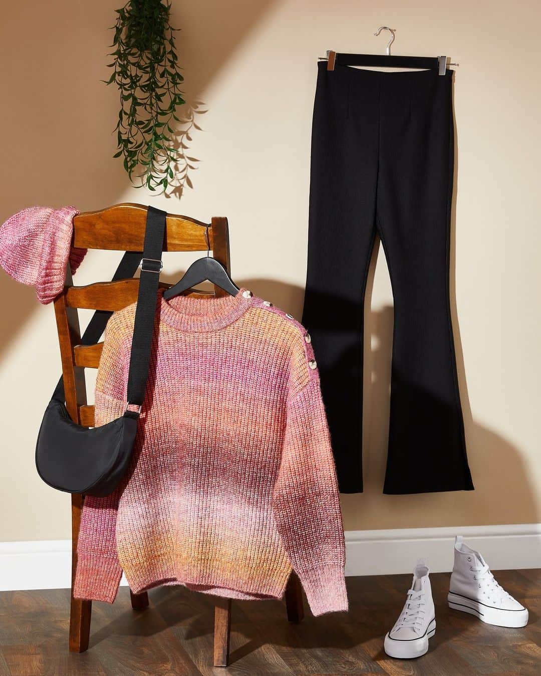プリマークのインスタグラム：「Hello sweater weather 💕 🧡  Prices from £4.50/€5.50/$6.50. Jumper made using a minimum of 50% recycled polyester #PrimarkCares 💙」