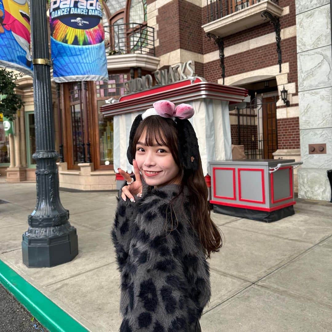 咲奈のインスタグラム：「 ユニバで撮ってもらったソロの写真〜〜💕🪄 (これでラスト投稿！♡)」